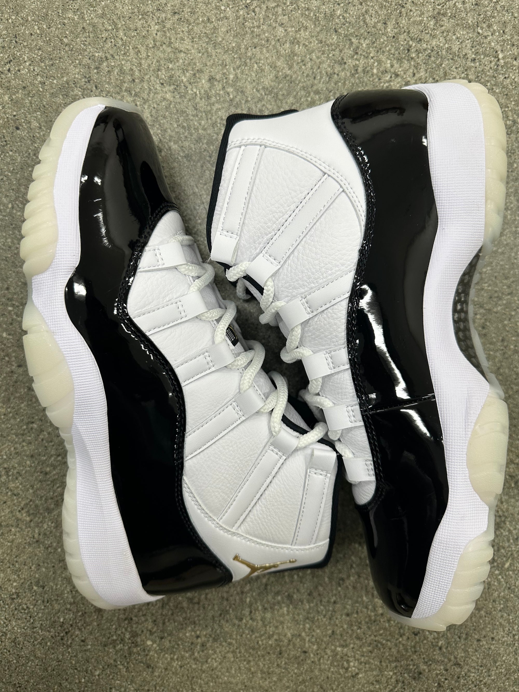 AIR JORDAN 11 DMP - SIZE 9 (WORN) (SUPER CLEAN)