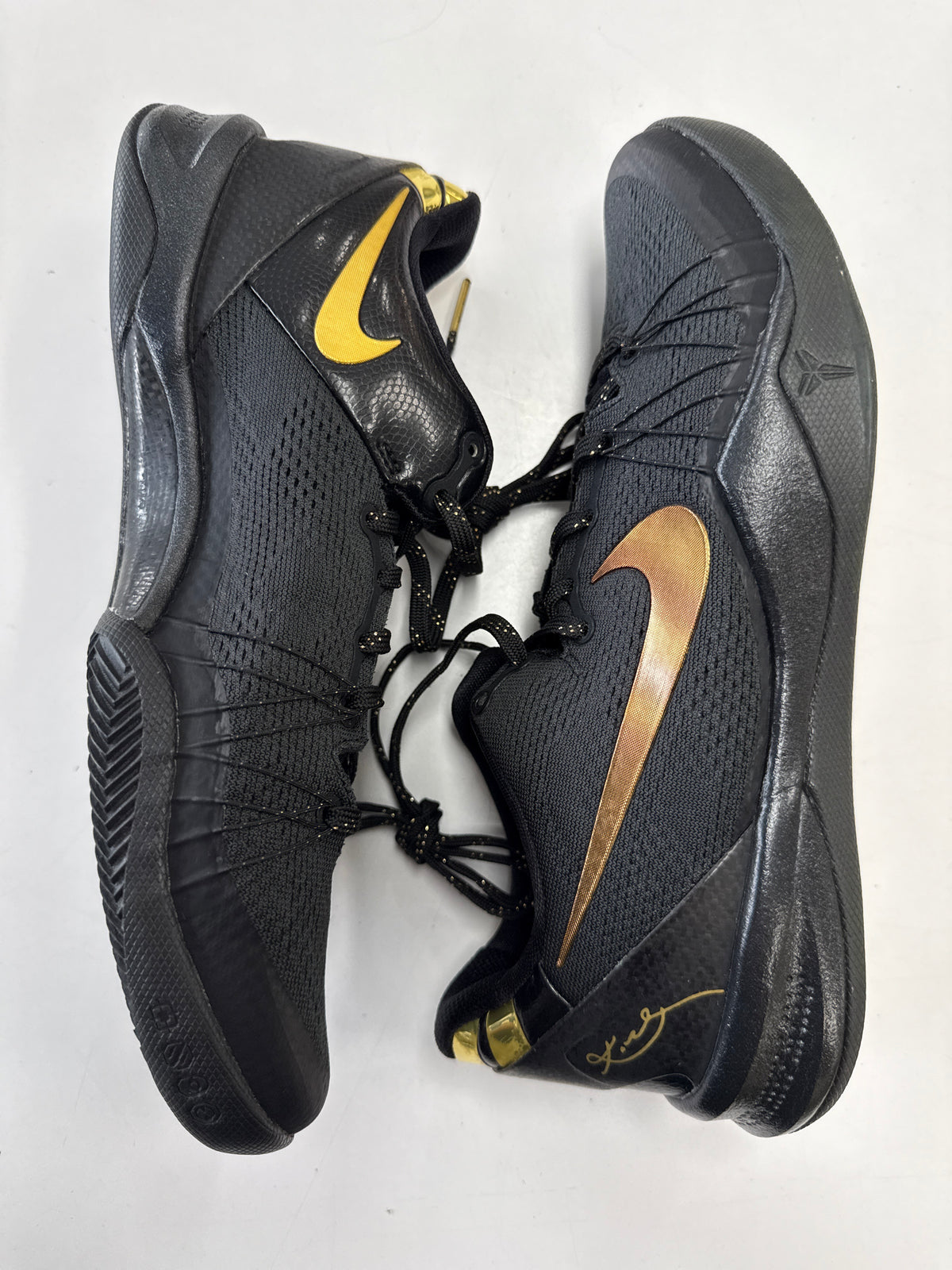 KOBE ELITE+ BLACK GOLD - SIZE 9 (WORN)