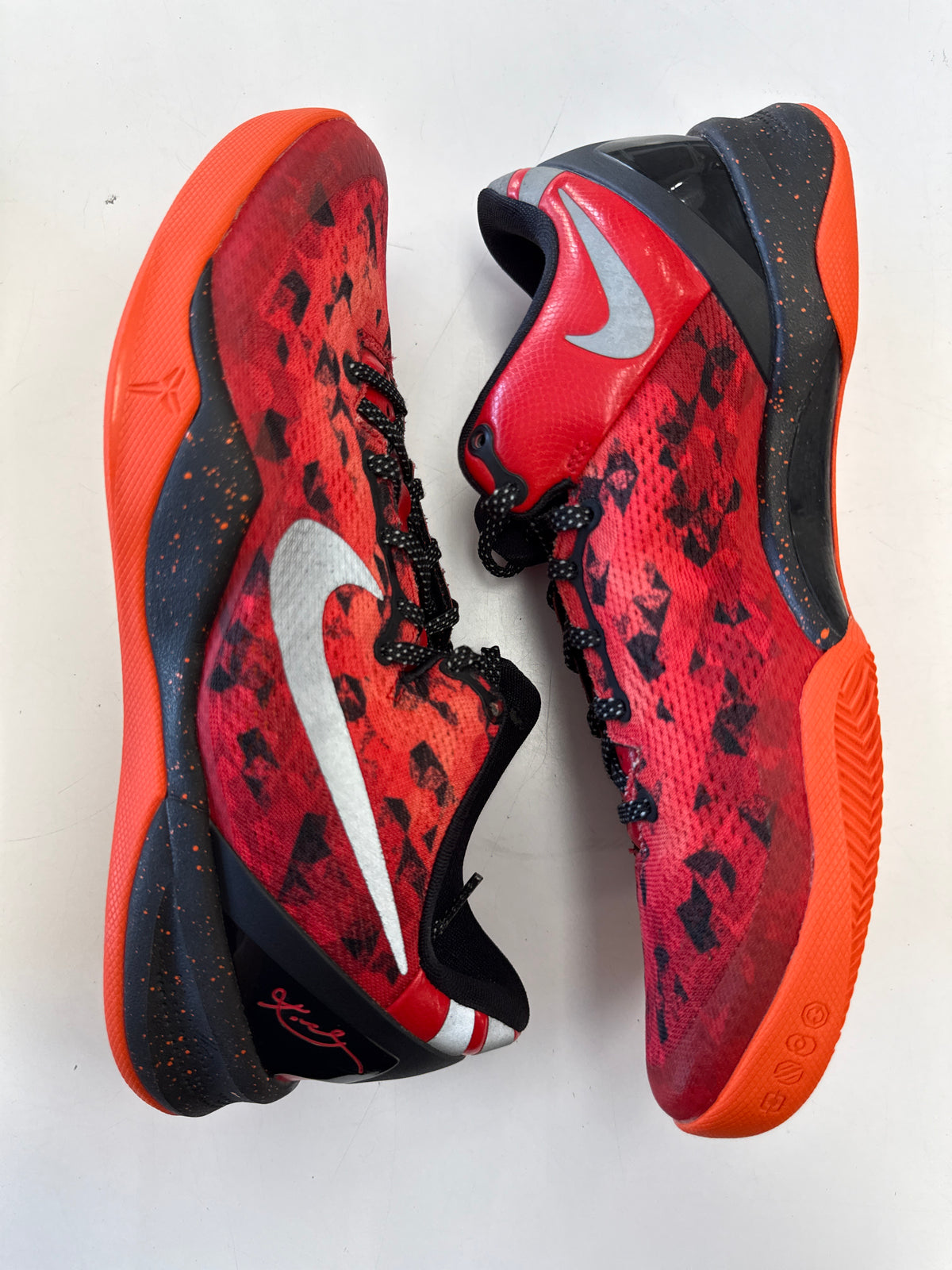 KOBE 8 SYSTEM CHALLENGE RED - SIZE 9 (WORN)
