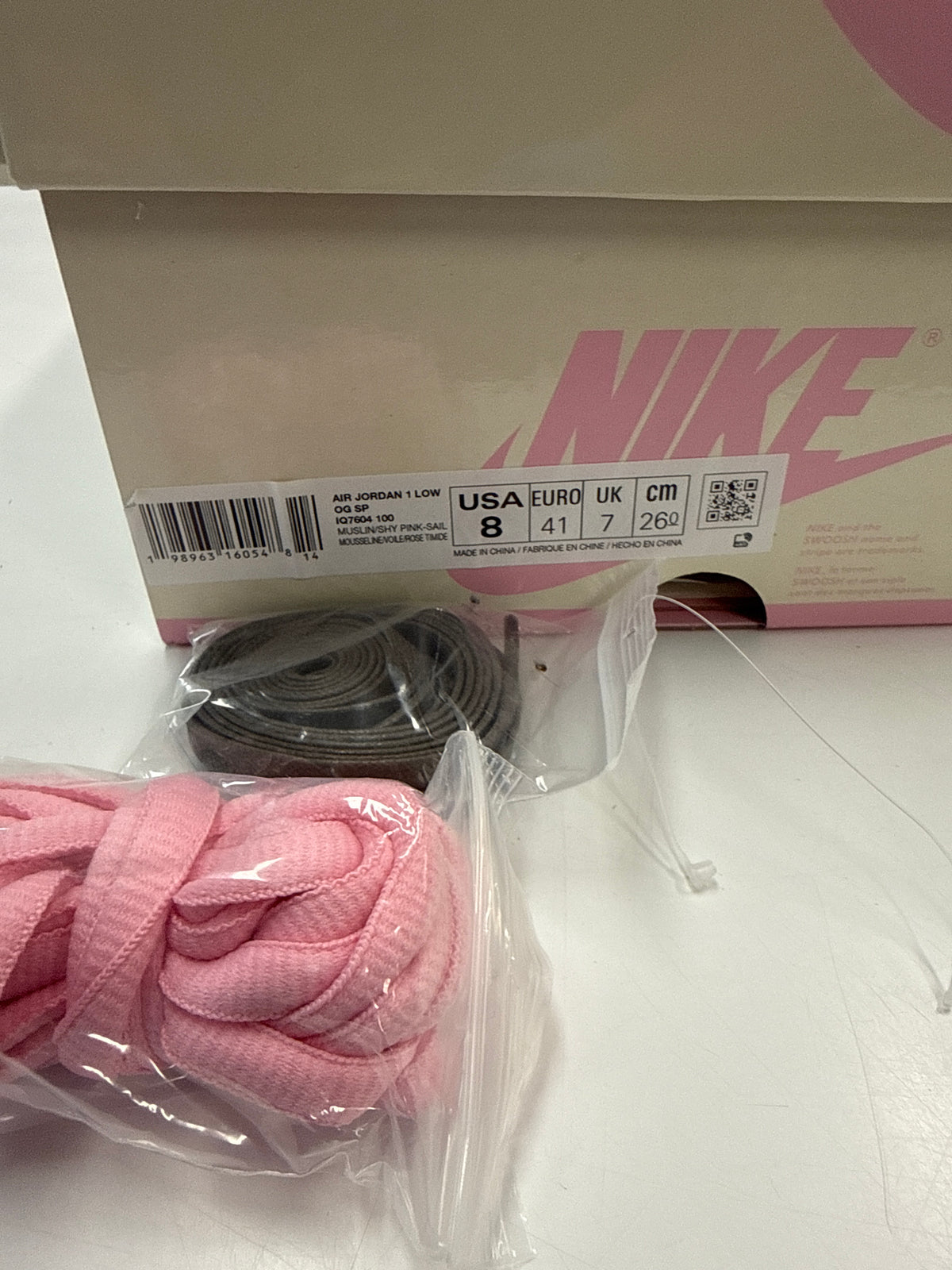 AIR JORDAN 1 LOW OG TRAVIS SCOTT SHY PINK - SIZE 8 (WORN) - SUPER CLEAN