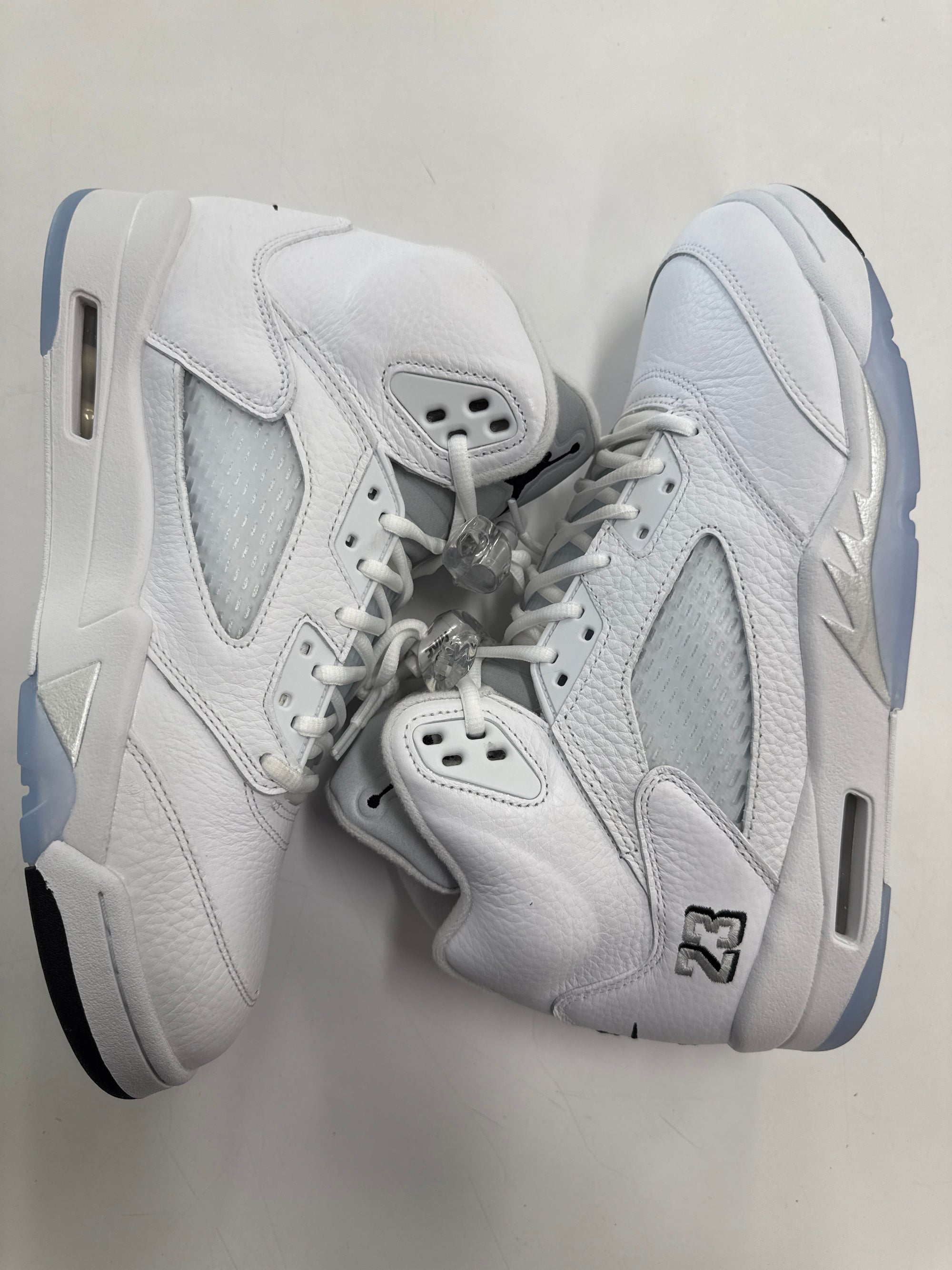 AIR JORDAN 5 WHITE METALLIC 2026 - SIZE 10.5 (WORN)