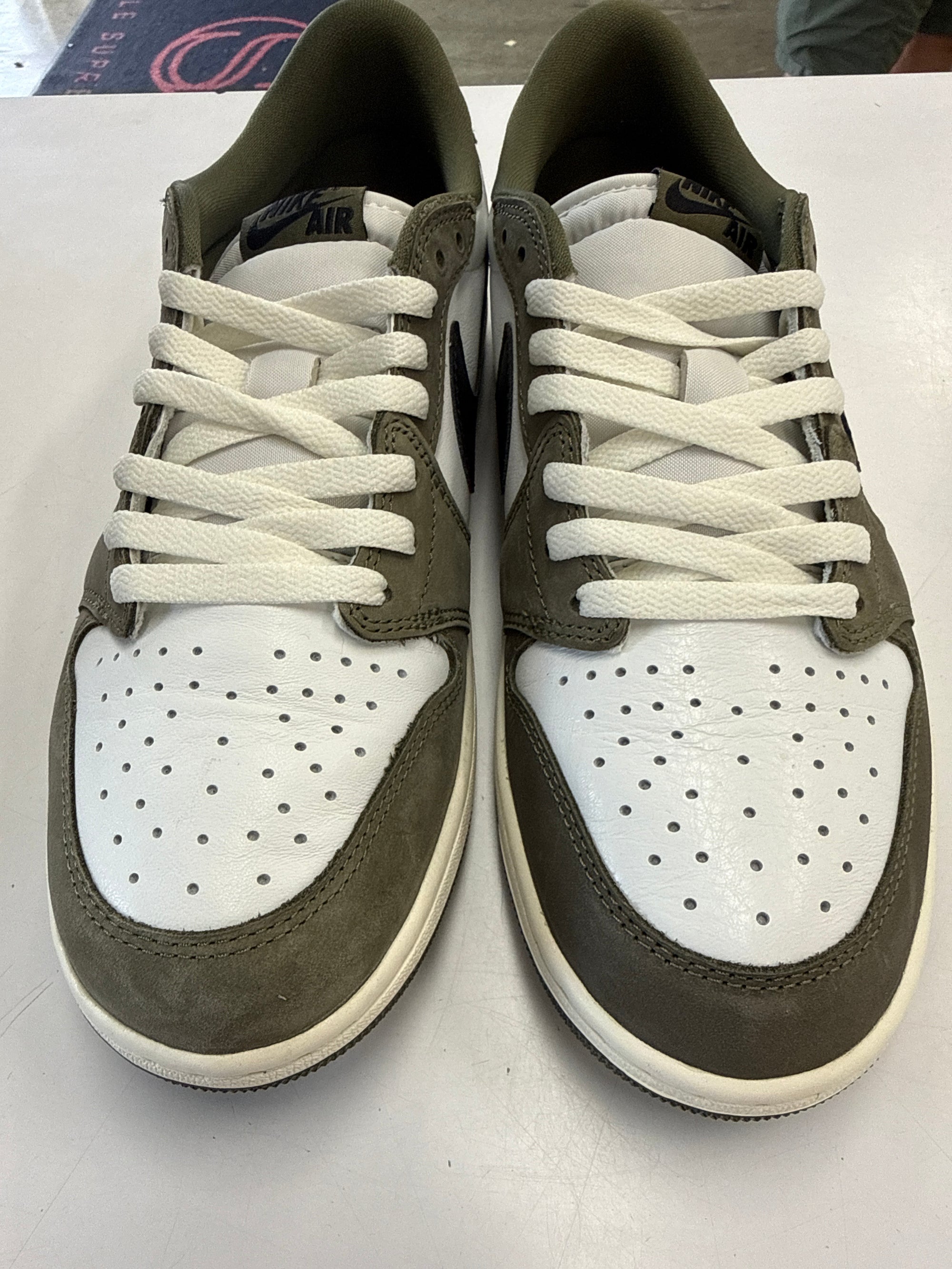 AIR JORDAN 1 LOW MEDIUM OLIVE - SIZE 10.5 (WORN) - SIZE 10.5 (WORN)