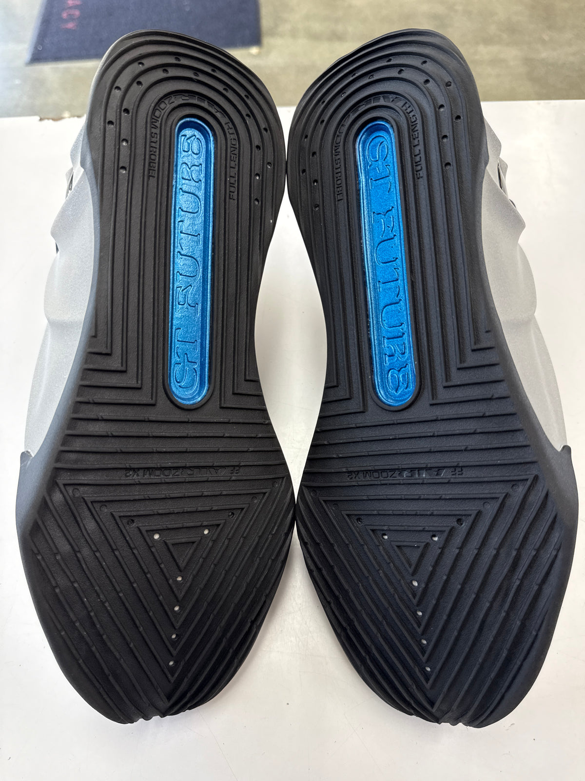 GT FUTURE METALLIC SILVER - SIZE 13 (WORN) - SUPER CLEAN