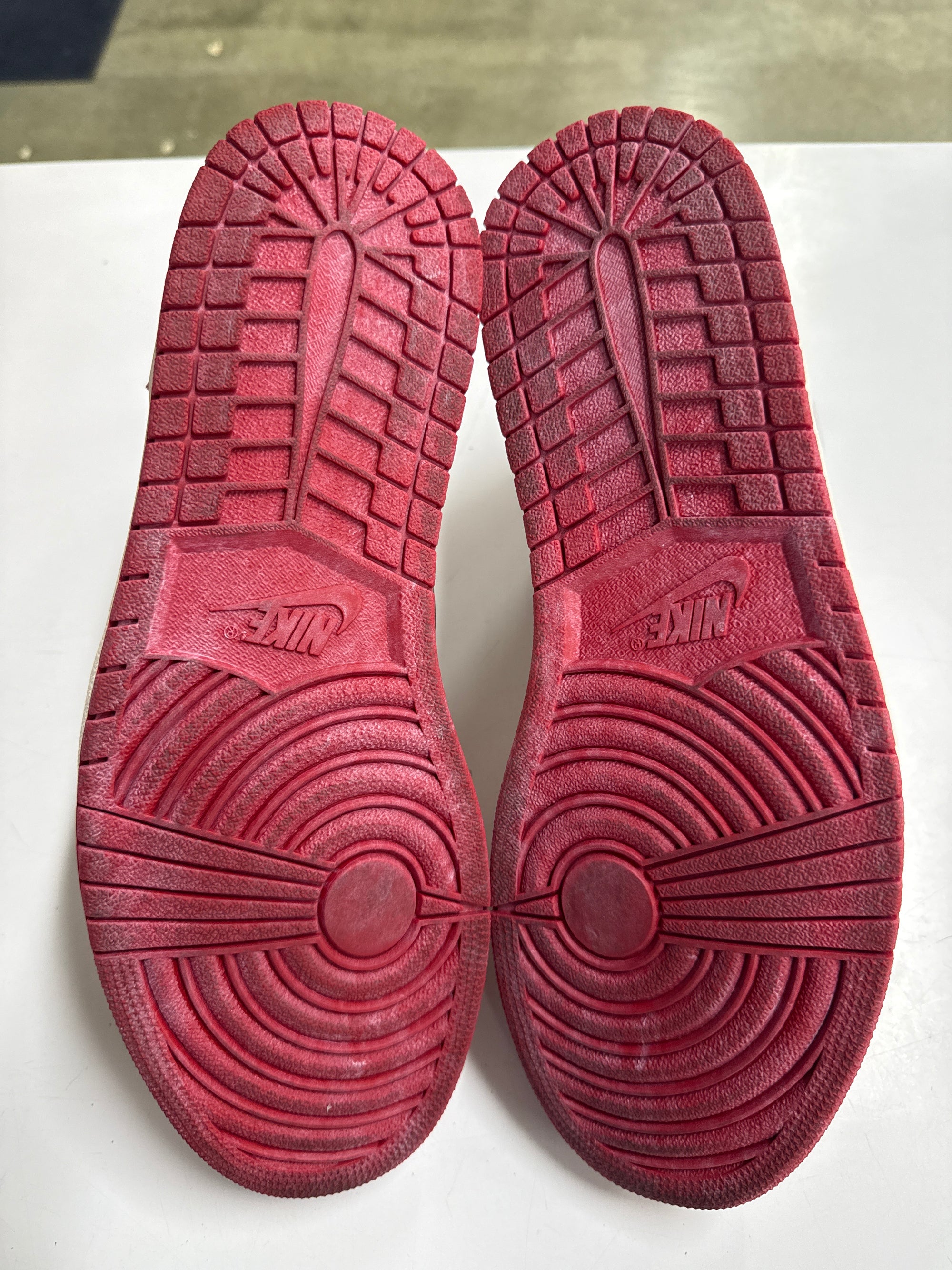 AIR JORDAN 1 HIGH CHICAGO LOST AND FOUND - SIZE 13 (WORN)