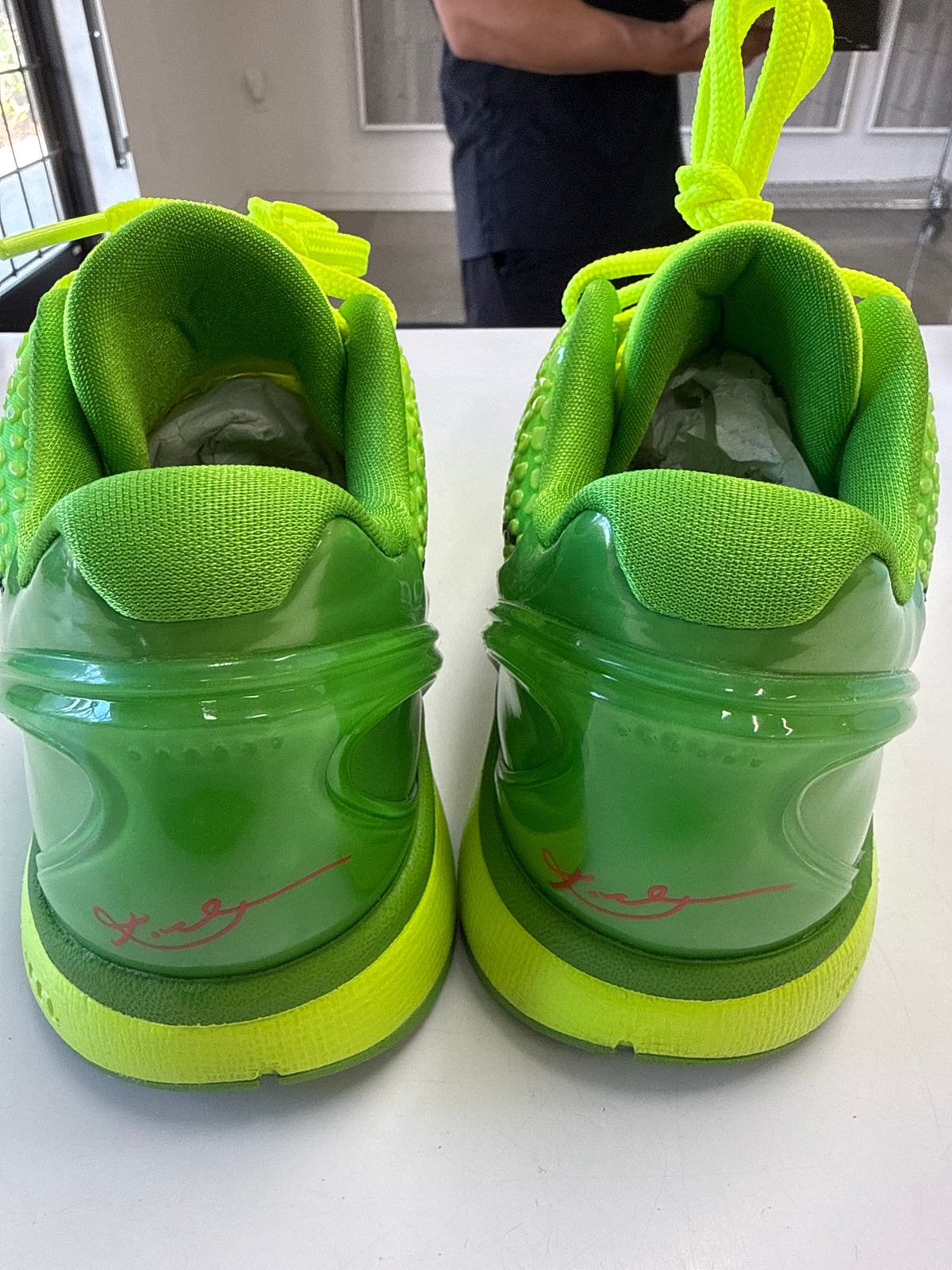 KOBE 6 PROTRO GRINCH 2020 - SIZE 8.5 (WORN) - SUPER CLEAN