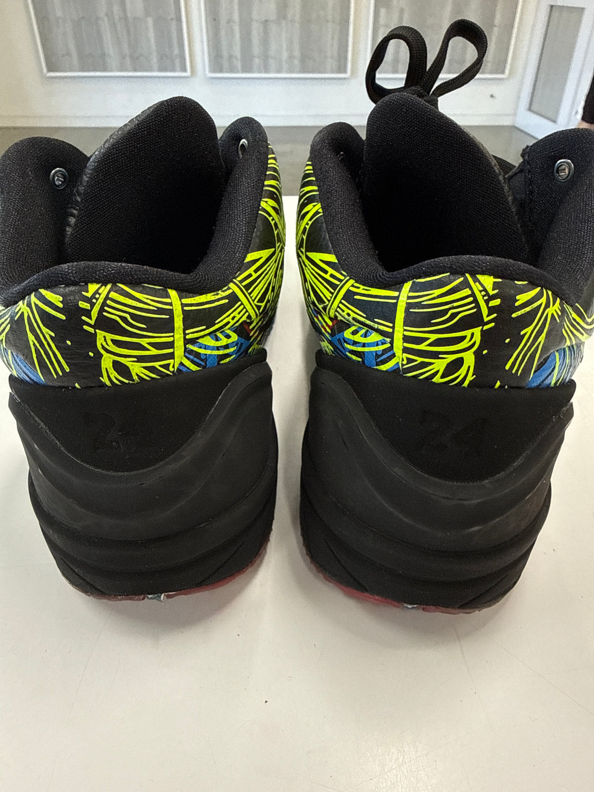KOBE 4 PROTRO WIZENARD - SIZE 10.5 (WORN)
