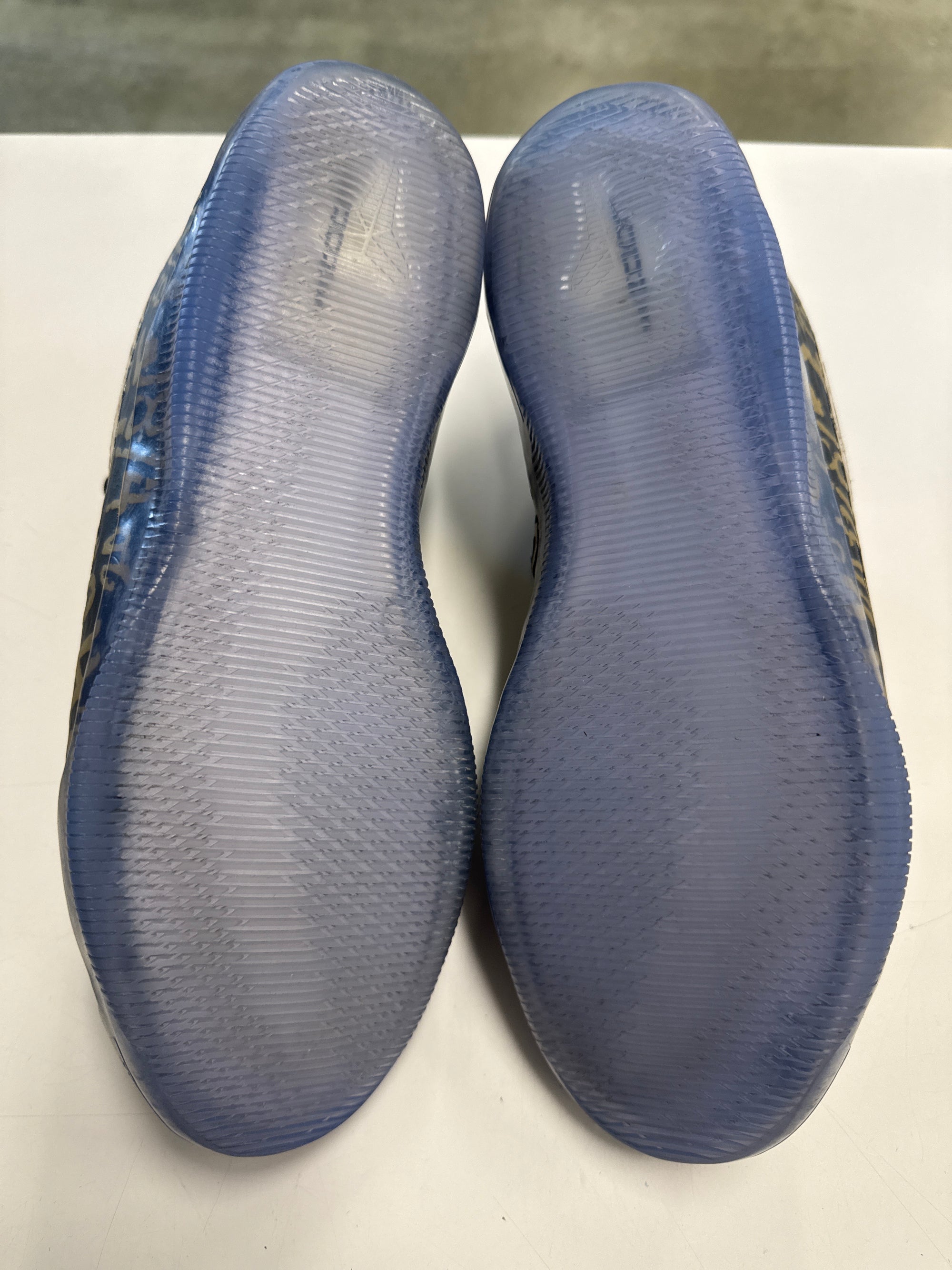 KOBE 11 PROTRO MAMBA DAY - SIZE 9.5 (WORN)
