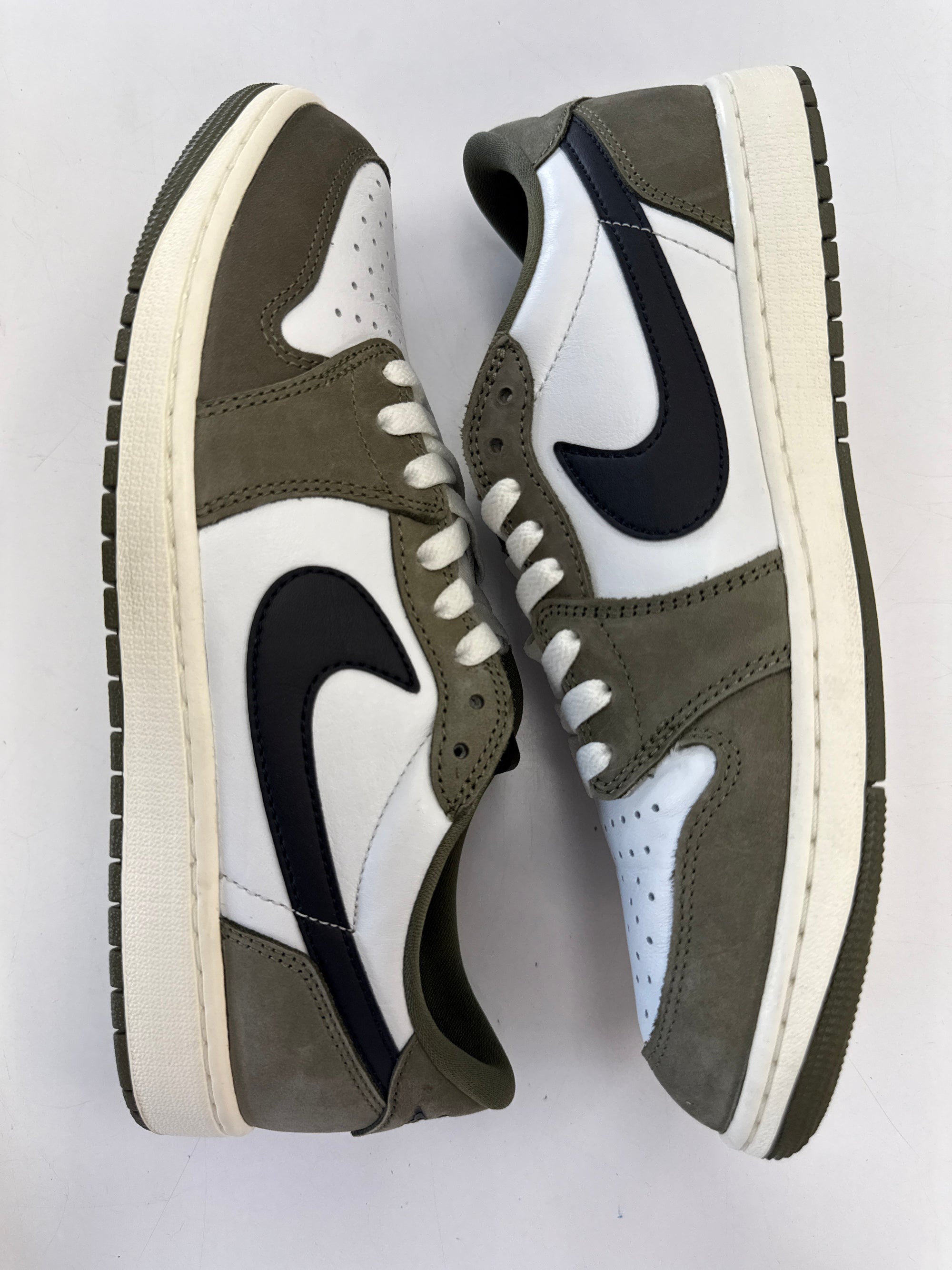 AIR JORDAN 1 LOW MEDIUM OLIVE - SIZE 10.5 (WORN) - SIZE 10.5 (WORN)