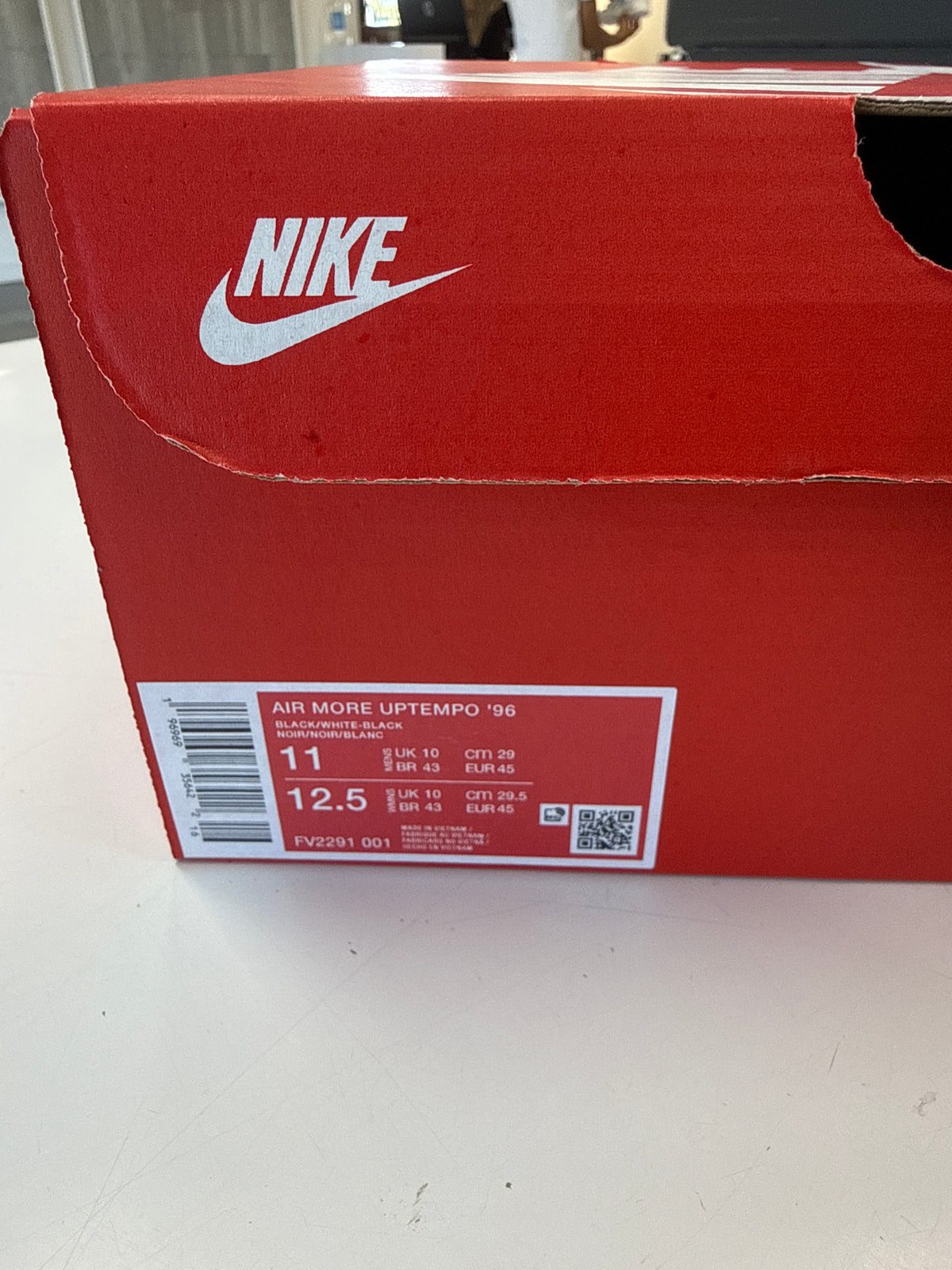 AIR MORE UPTEMPO 96 BLACK WHITE 2023 - SIZE 11 (WORN)