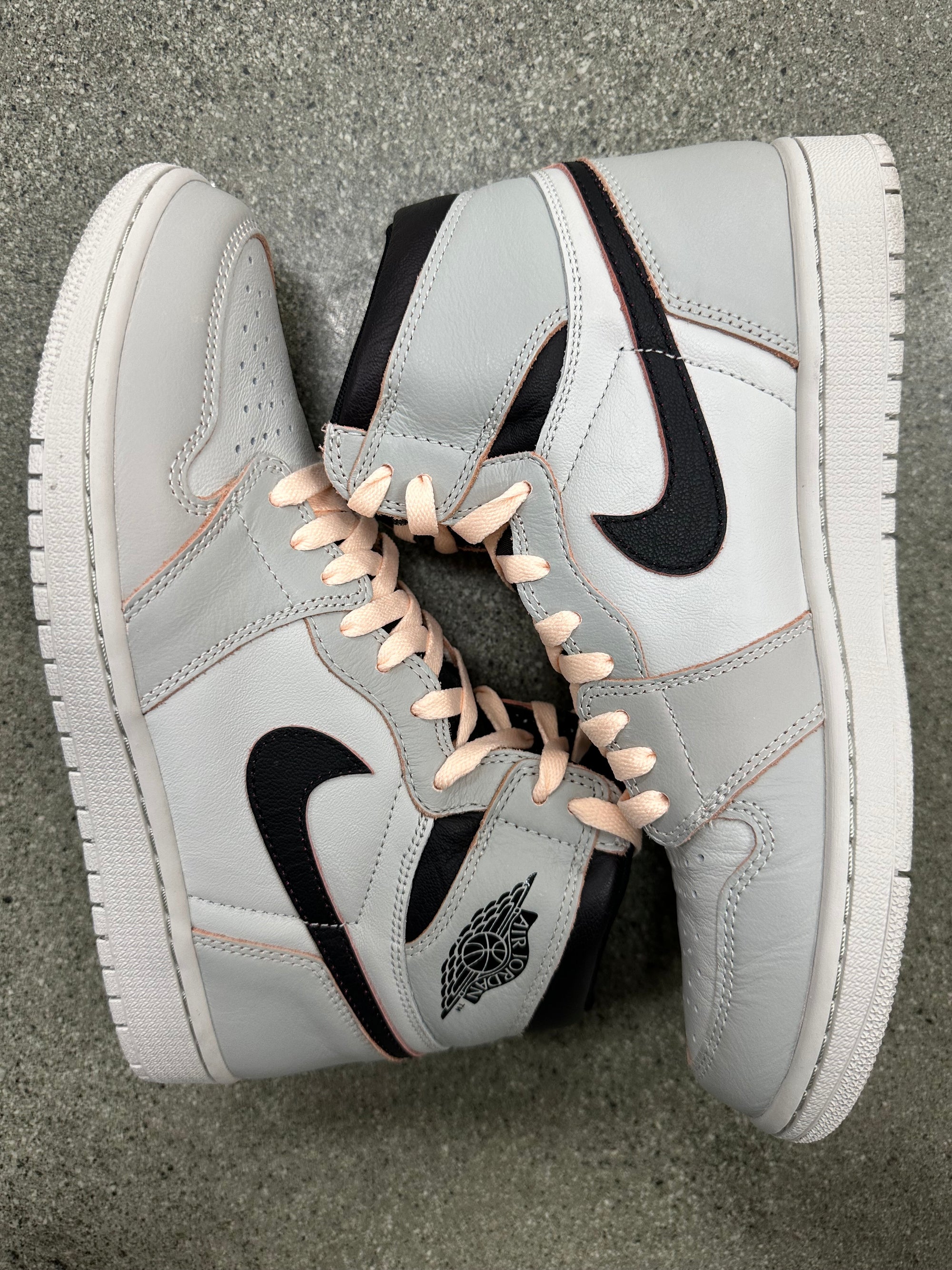 AIR JORDAN 1 HIGH NYC TO PARIS - SIZE 9 (WORN)