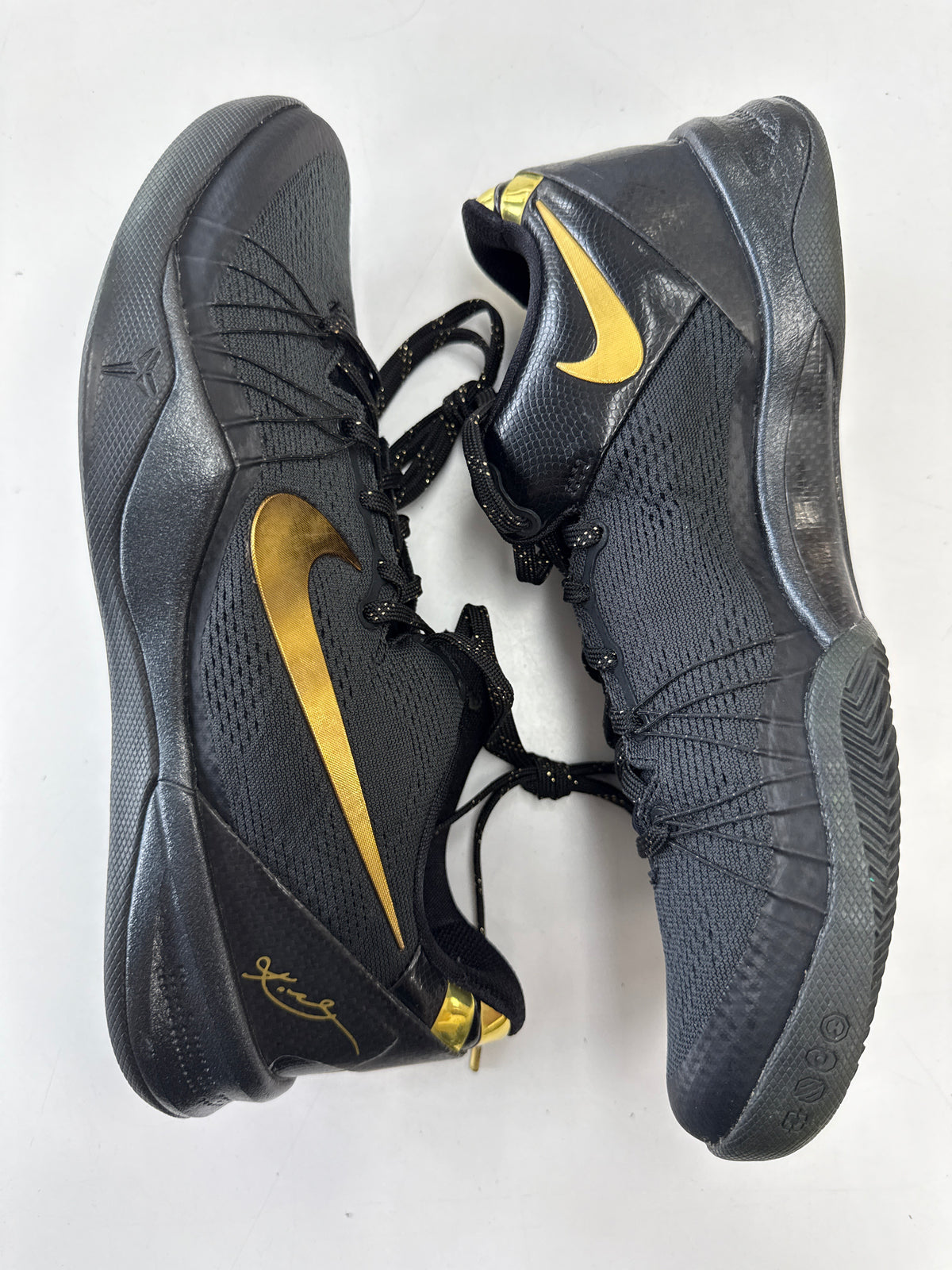 KOBE ELITE+ BLACK GOLD - SIZE 9 (WORN)