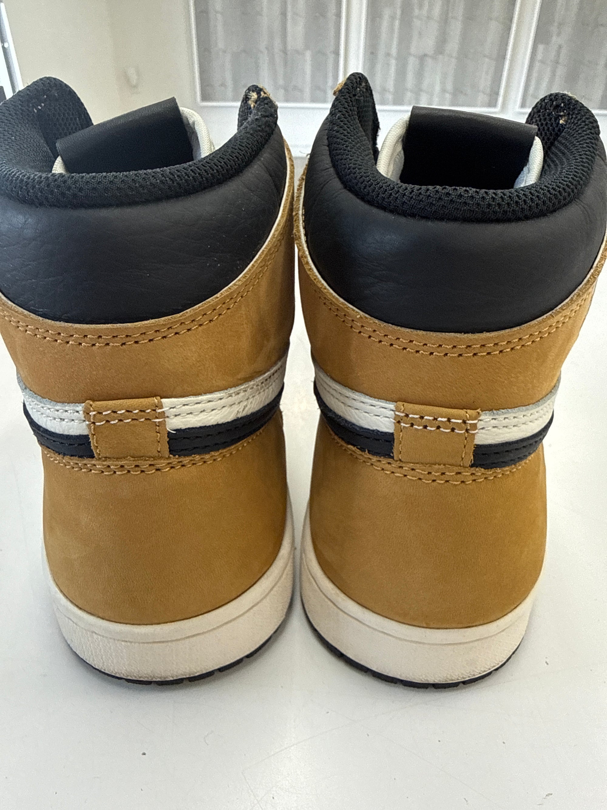 AIR JORDAN 1 HIGH ROOKIE OF THE YEAR - SIZE 10.5 (WORN)