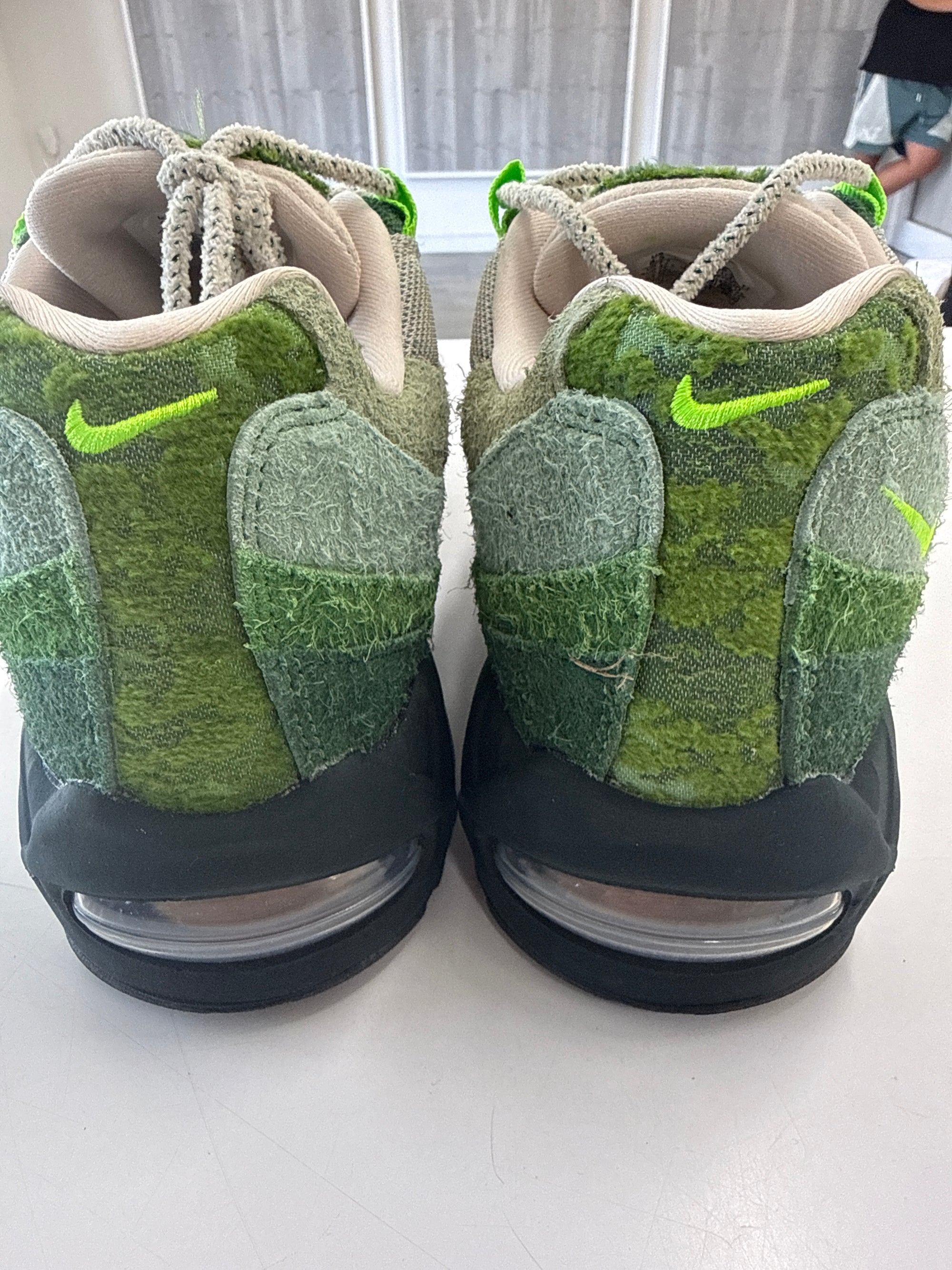 AIR MAX 95 BIG BUBBLE DUCKS OF FEATHER OREGON DUCKS THE WOODS - SIZE 8.5 (WORN)
