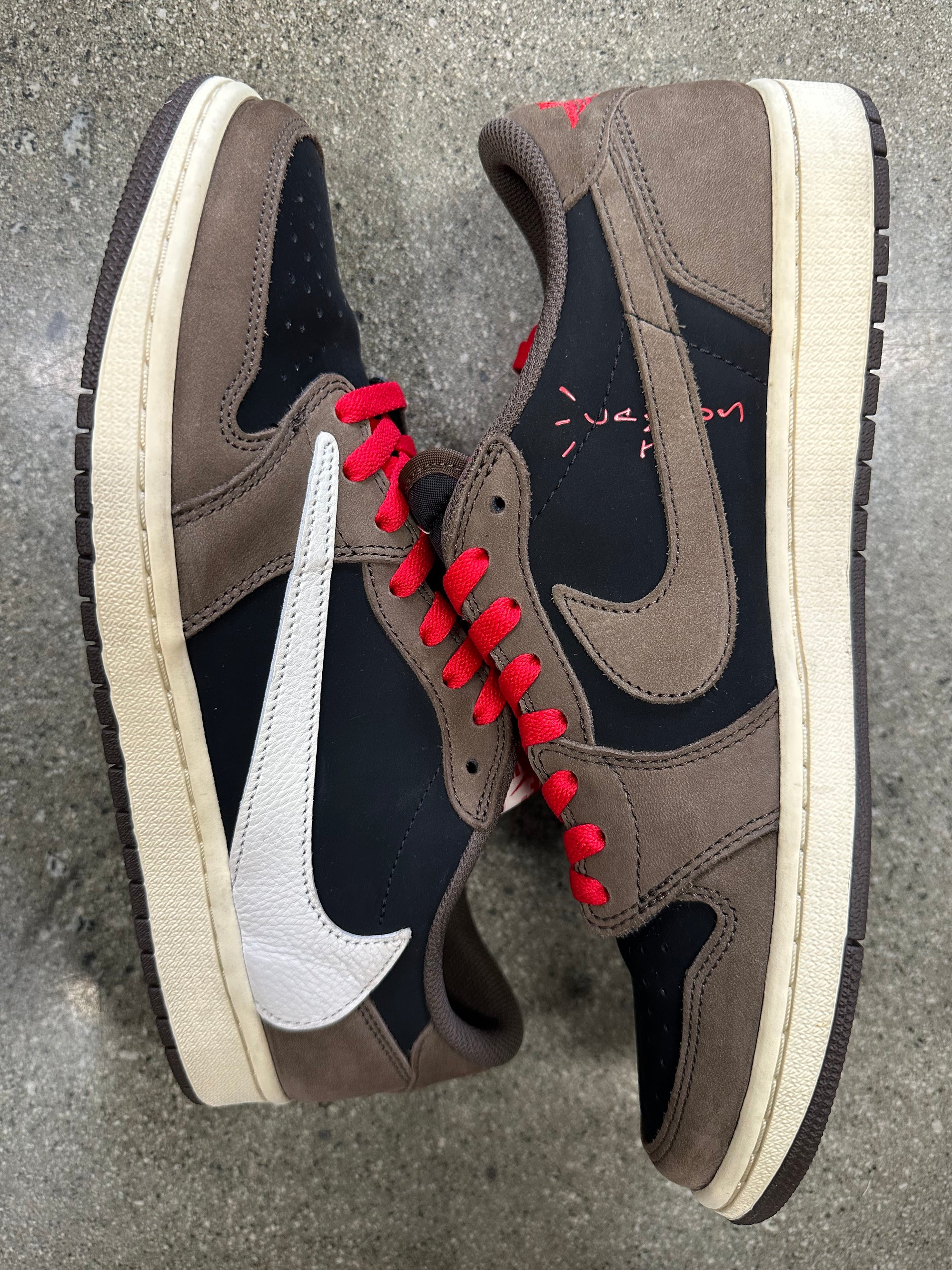 AIR JORDAN 1 LOW TRAVIS SCOTT MOCHA - SIZE 11 (WORN) - SUPER CLEAN
