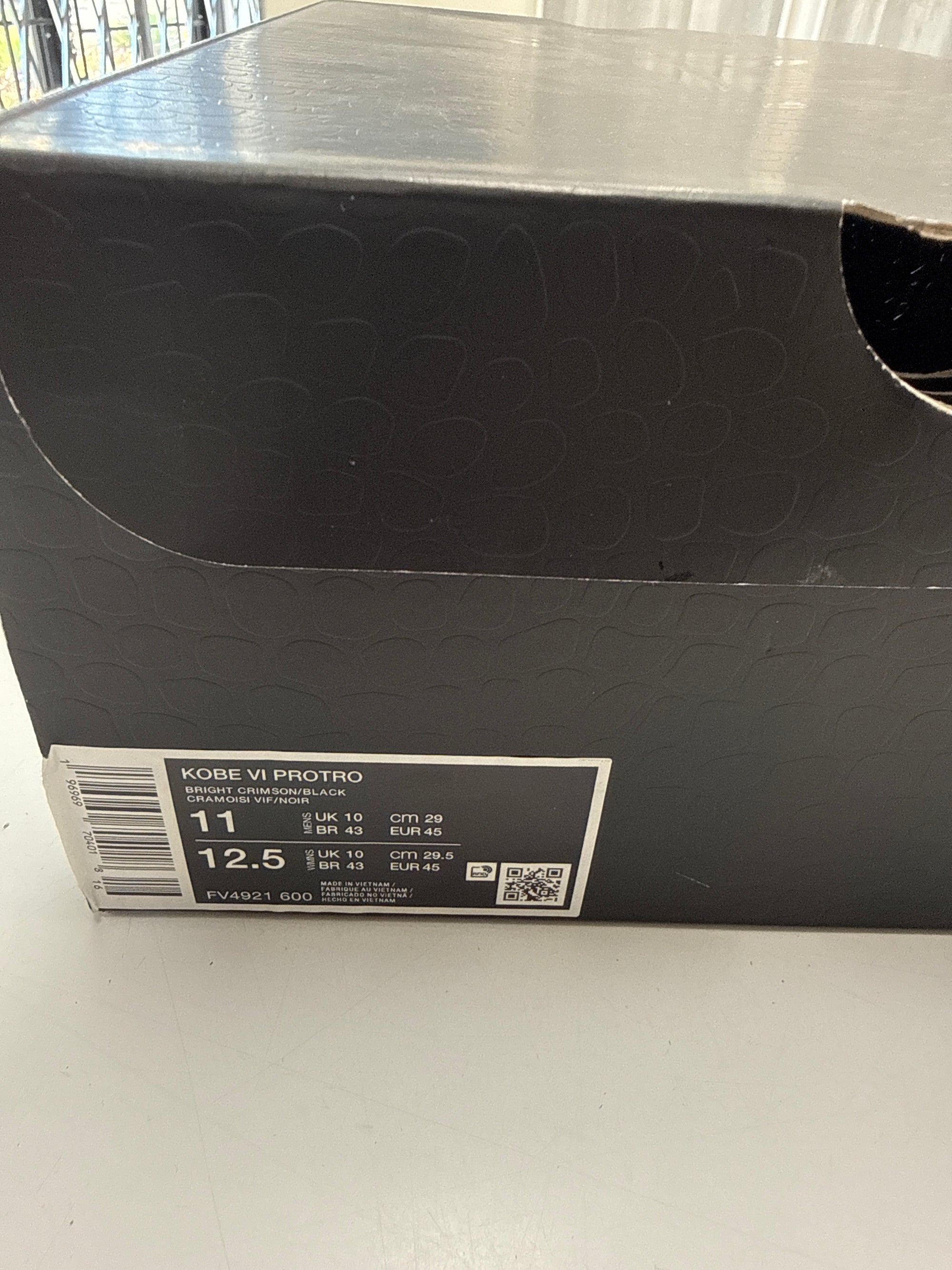 KOBE 6 PROTRO REVERSE GRINCH - SIZE 11 (WORN)