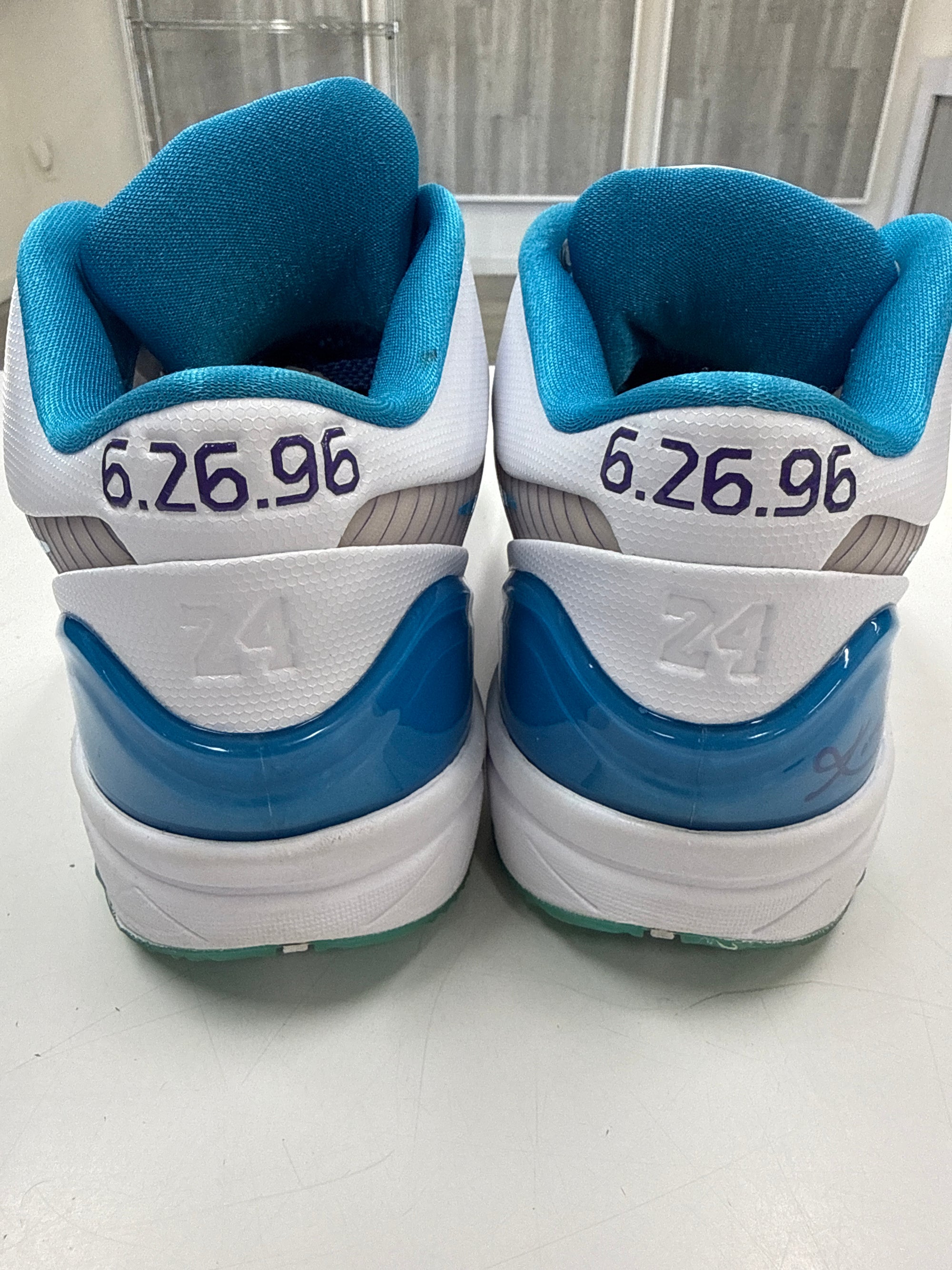 KOBE 4 PROTRO DRAFT DAY HORNETS - SIZE 9.5 (WORN)