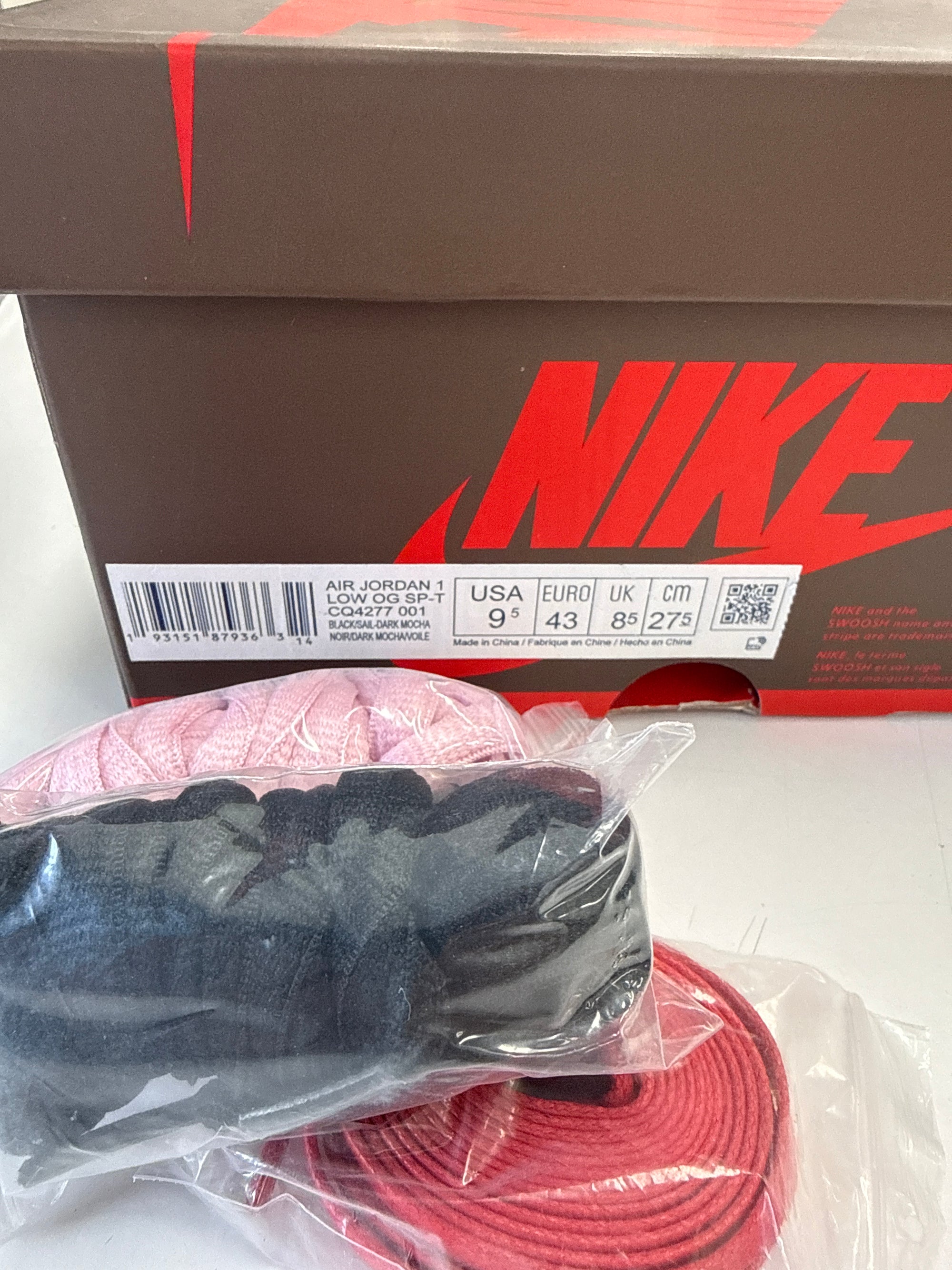 AIR JORDAN 1 LOW TRAVIS SCOTT MOCHA - SIZE 9.5 (WORN ONCE)