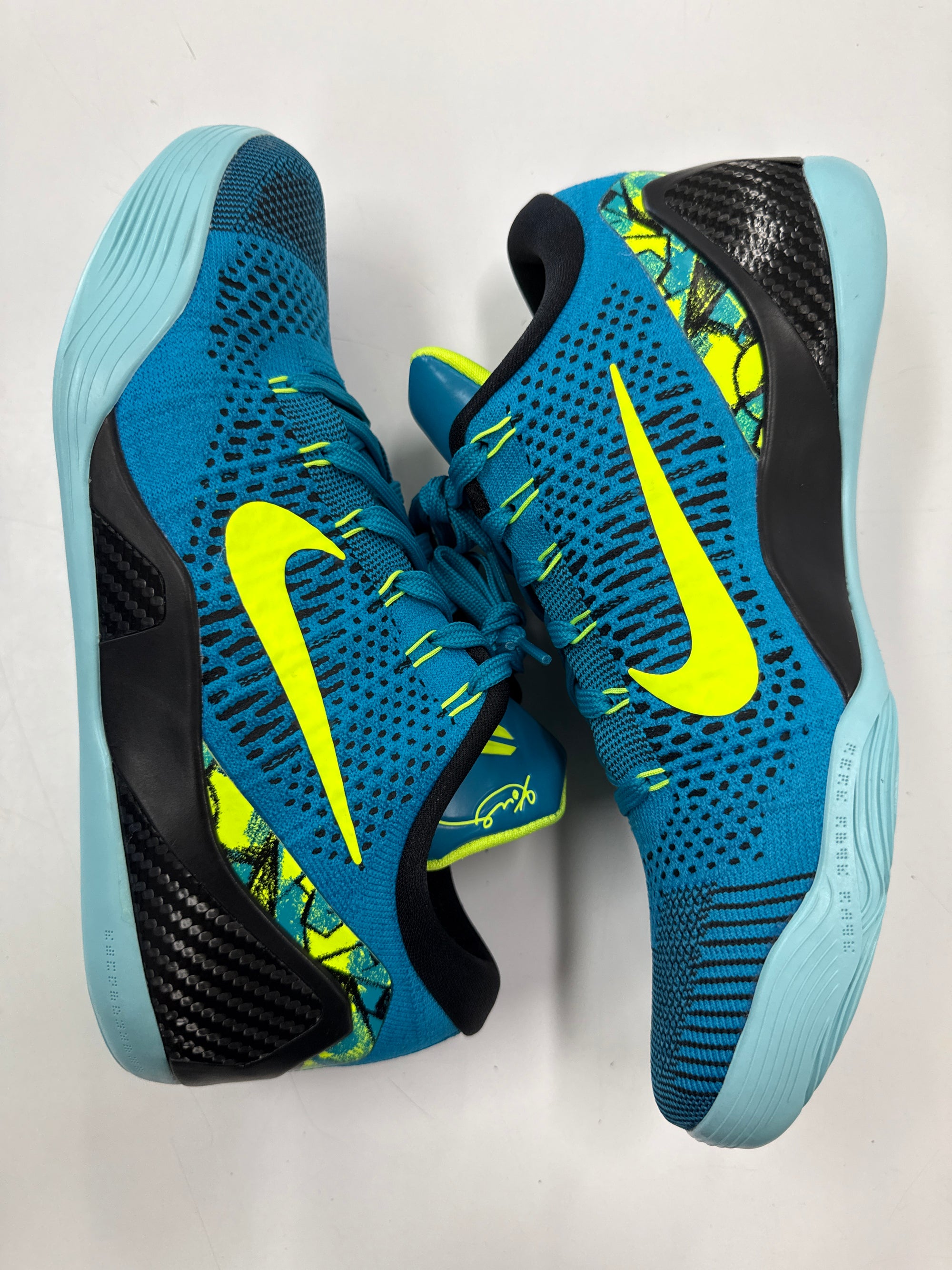 KOBE 9 ELITE LOW PROTRO PERSPECTIVE - SIZE 10.5 (WORN)