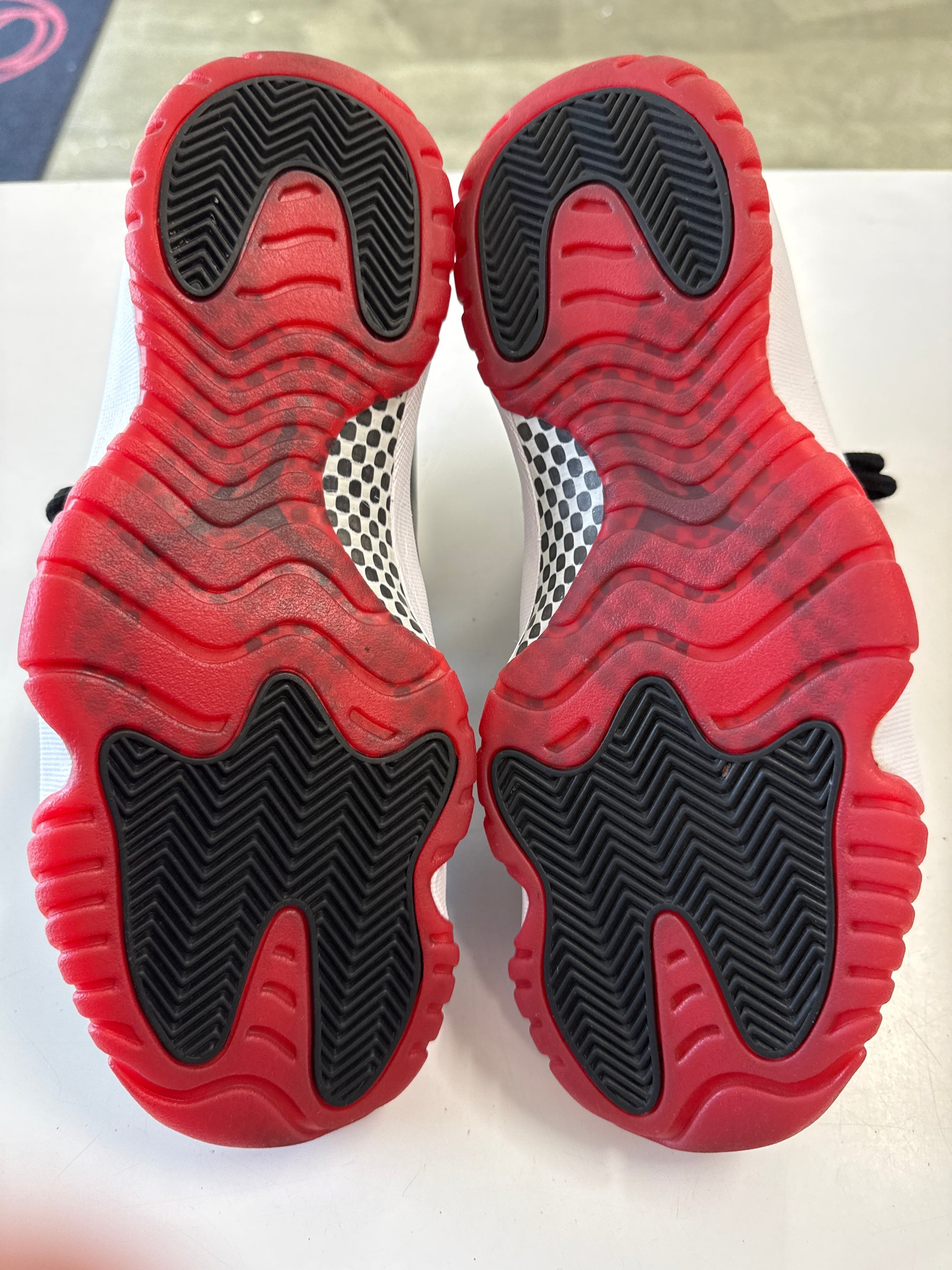 AIR JORDAN 11 BRED 2019 - SIZE 9.5 (WORN)