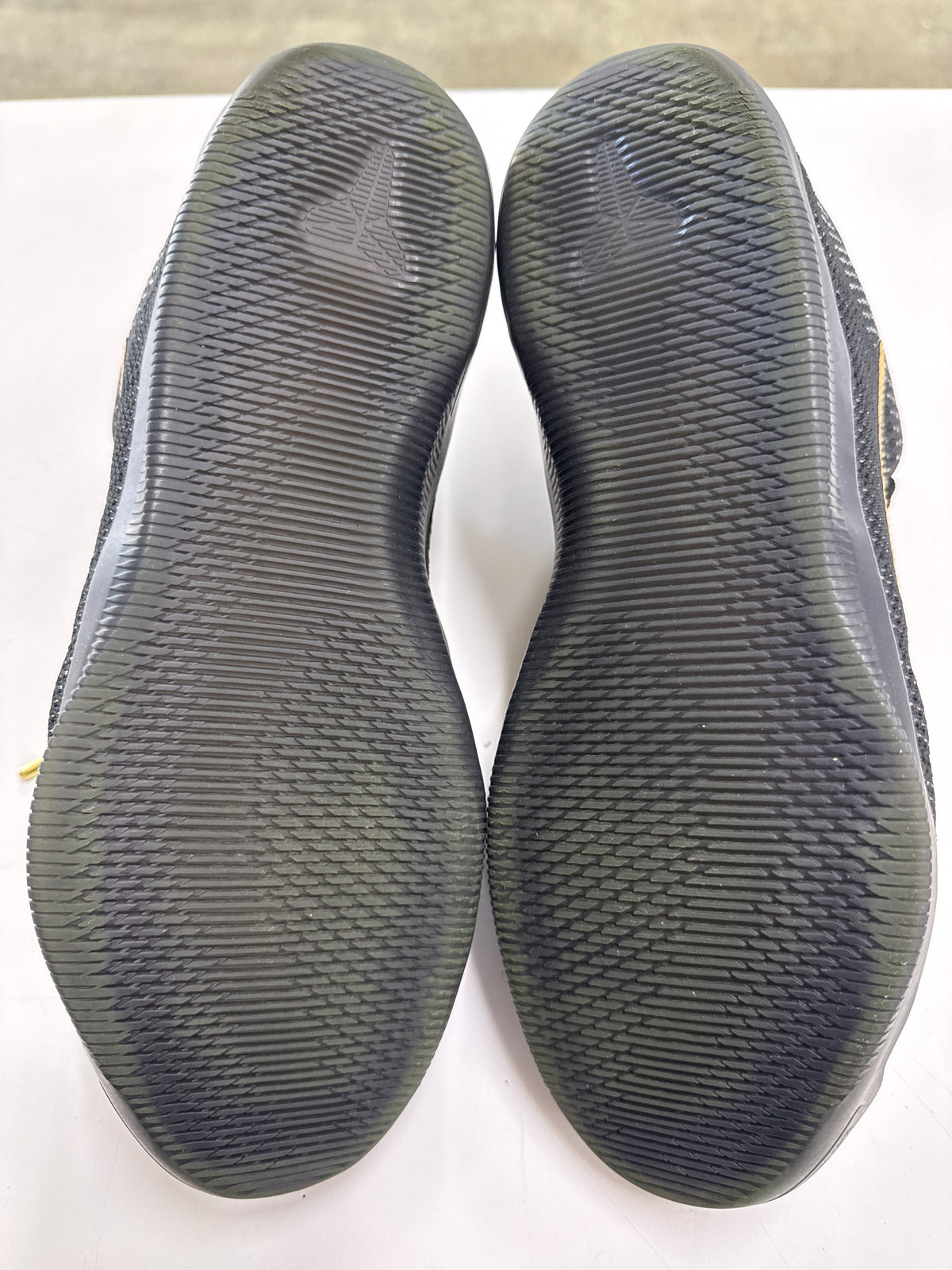 KOBE 11 ELITE PROTRO FADE TO BLACK - SIZE 10 (WORN)
