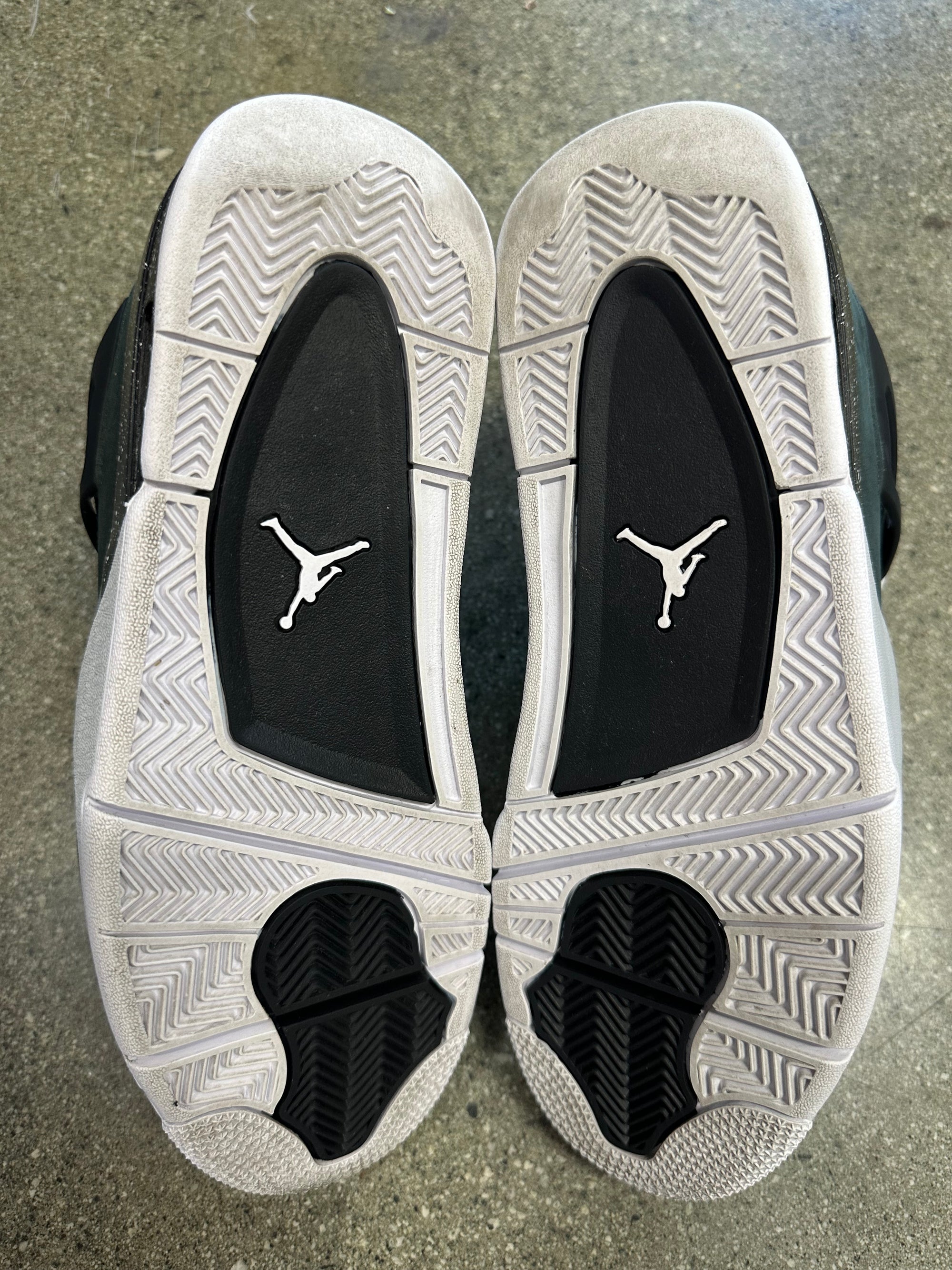 AIR JORDAN 4 FEAR - SIZE 9.5 (WORN)
