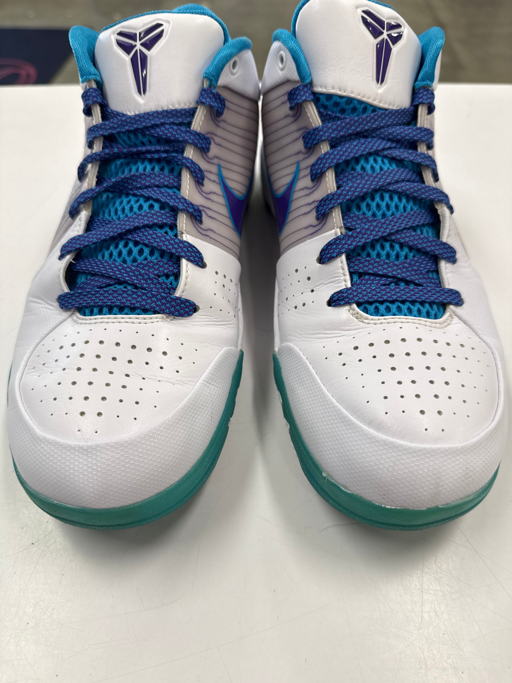 KOBE 4 PROTRO DRAFT DAY HORNETS - SIZE 9.5 (WORN)