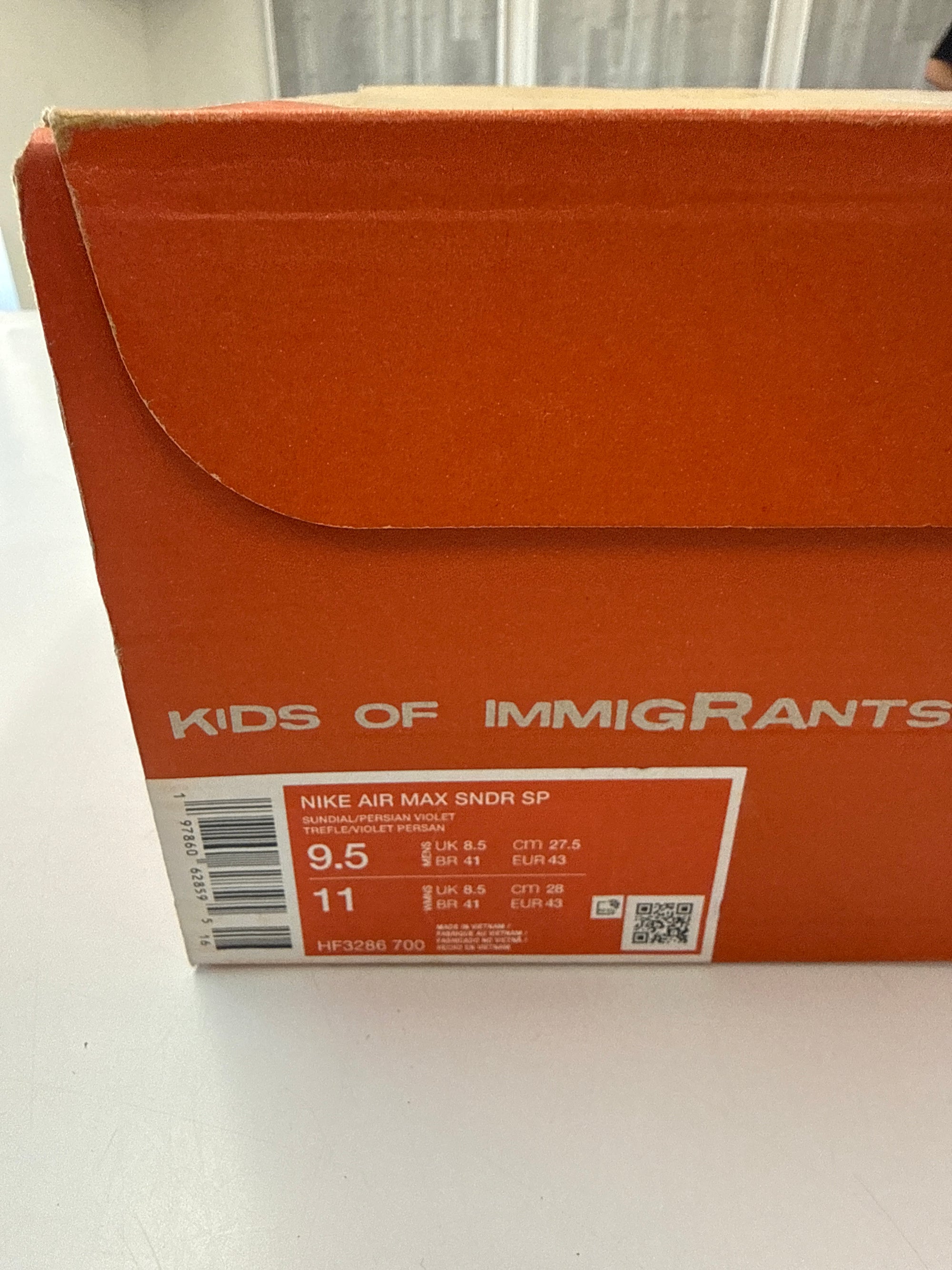 AIR MAX SUNDER KIDS OF IMMIGRANTS SUNRISE - SIZE 9.5 (WORN)