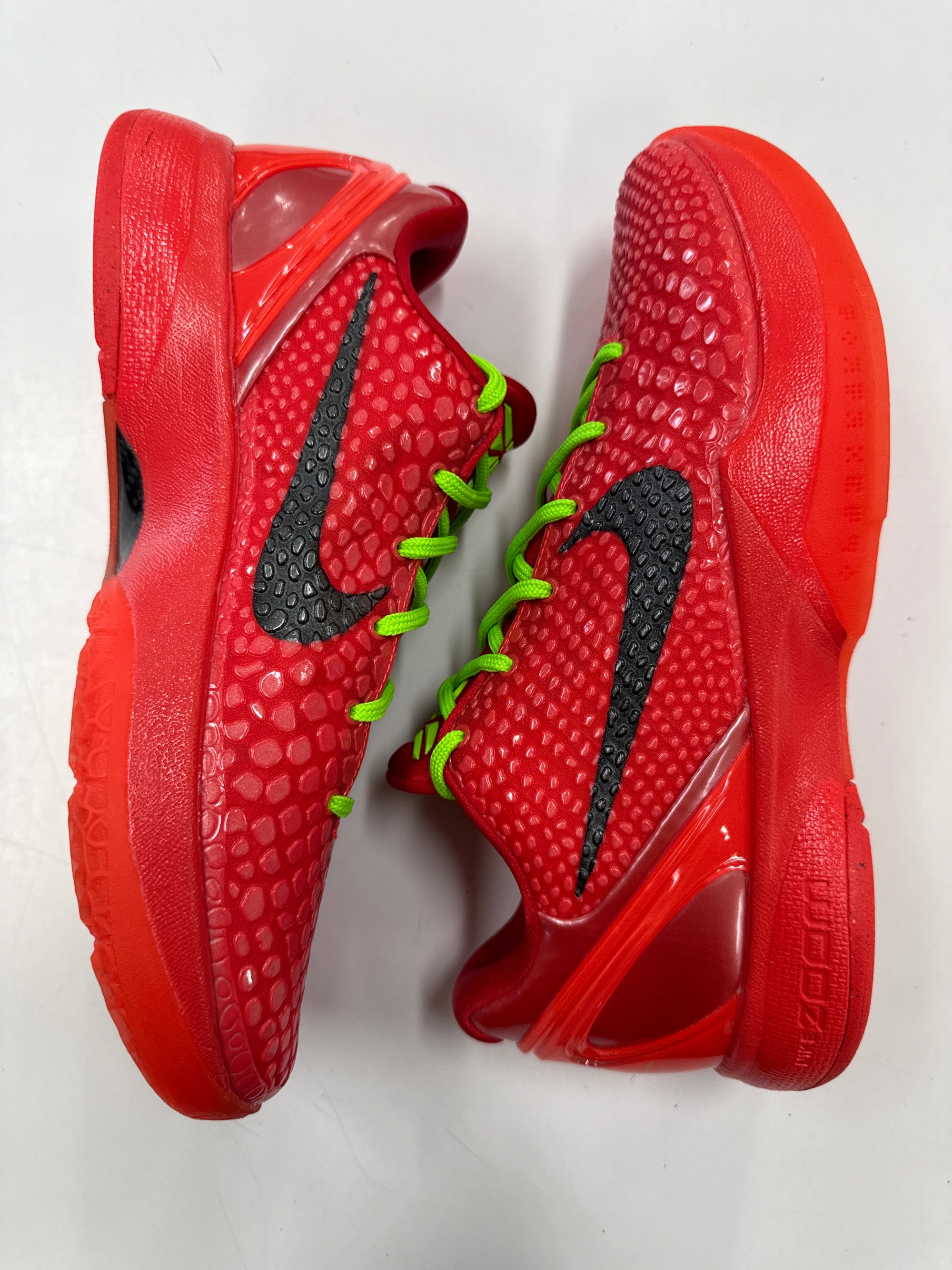 KOBE 6 PROTRO REVERSE GRINCH - SIZE 9 (WORN) - SUPER CLEAN
