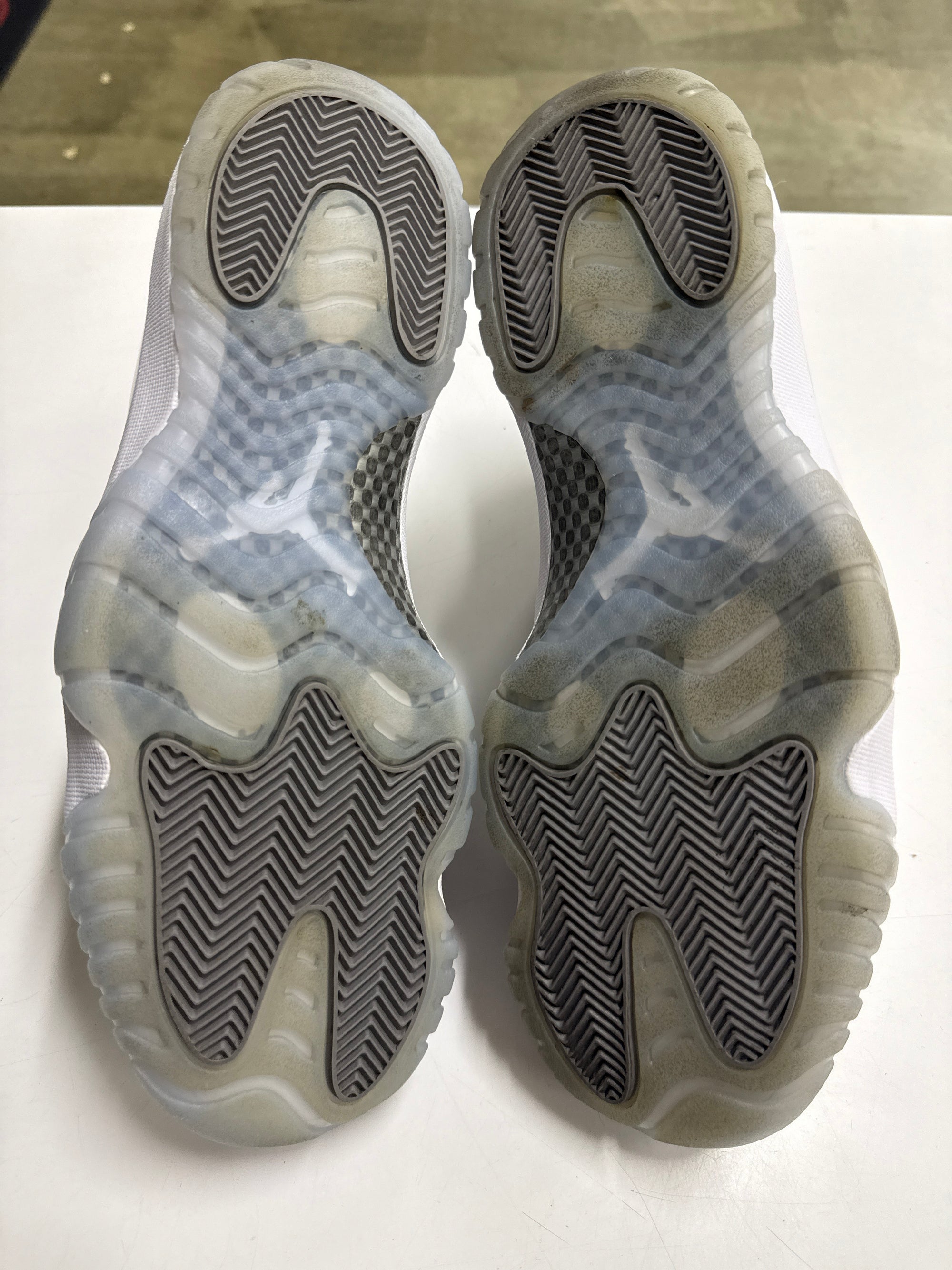 AIR JORDAN 11 COOL GREY 2021 - SIZE 13 (WORN)