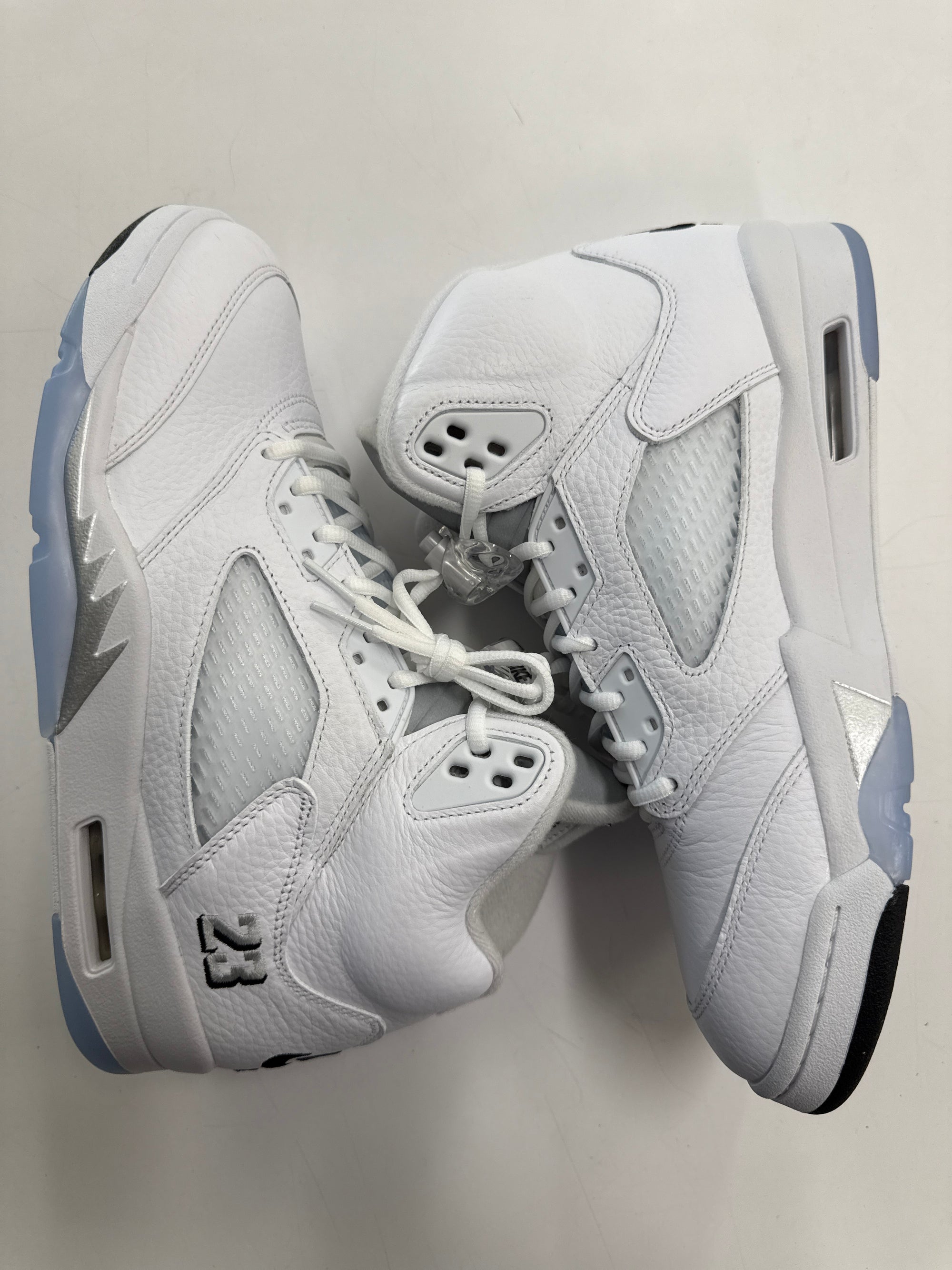 AIR JORDAN 5 WHITE METALLIC 2026 - SIZE 10.5 (WORN)