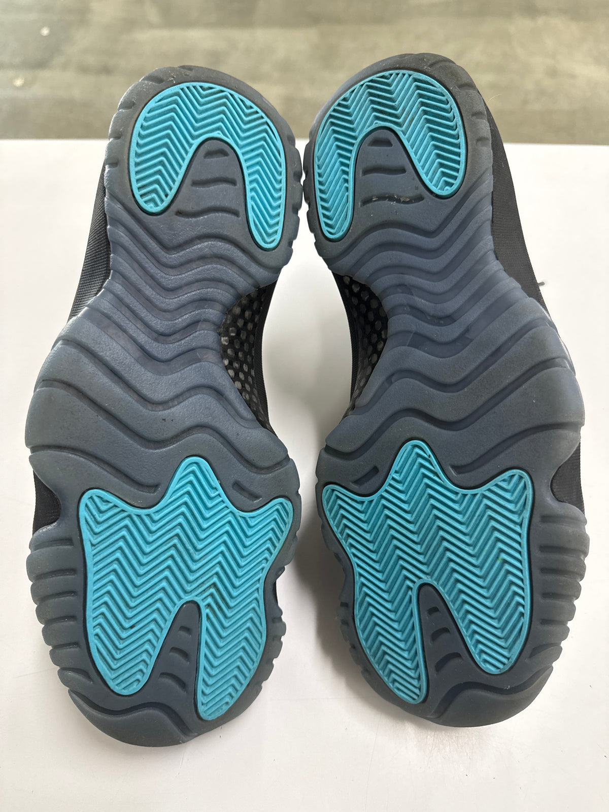 AIR JORDAN 11 GAMMA 2025 - SIZE 10 (WORN)