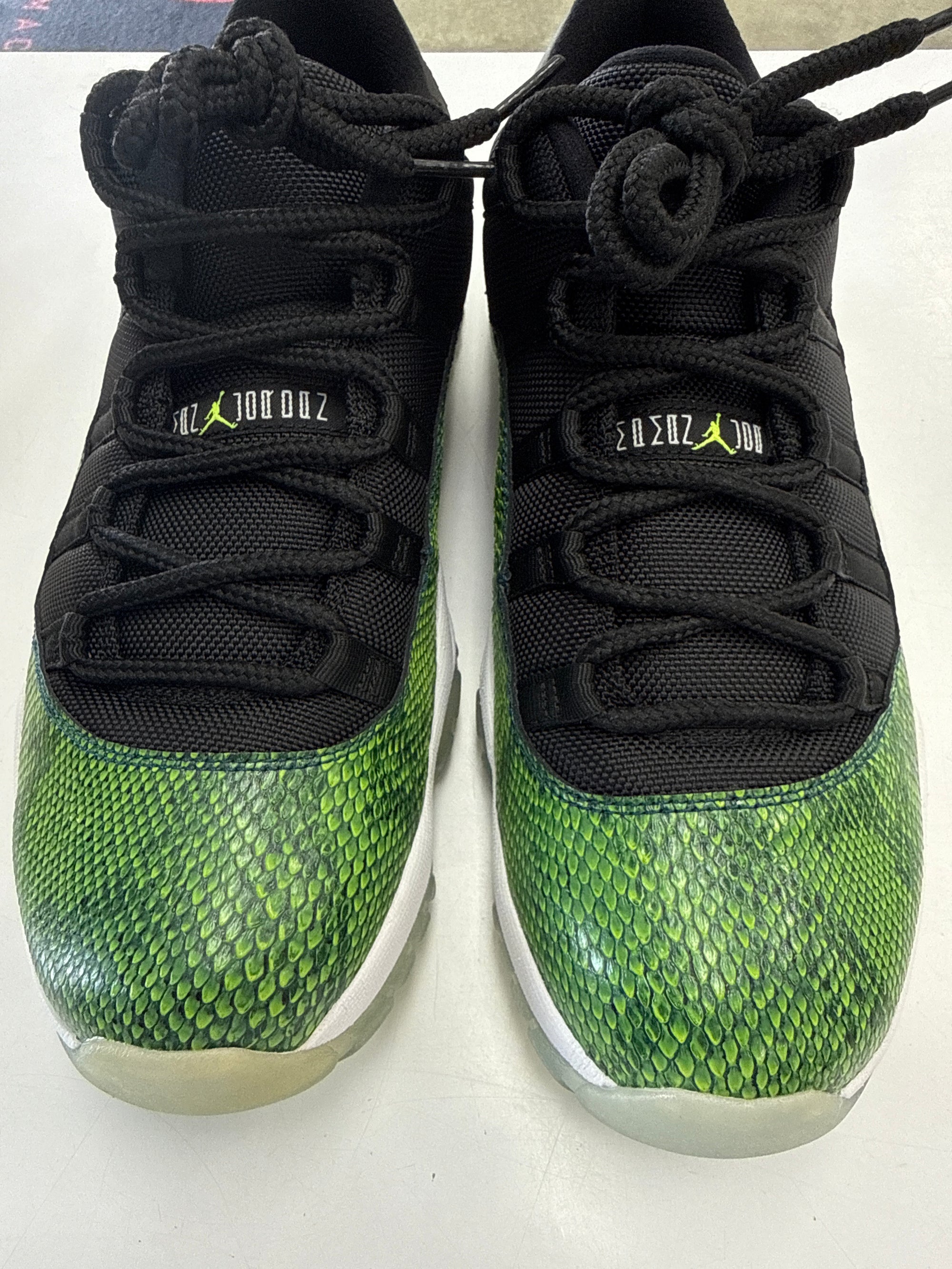 AIR JORDAN 11 LOW SNAKESKIN - SIZE 10.5 (WORN)