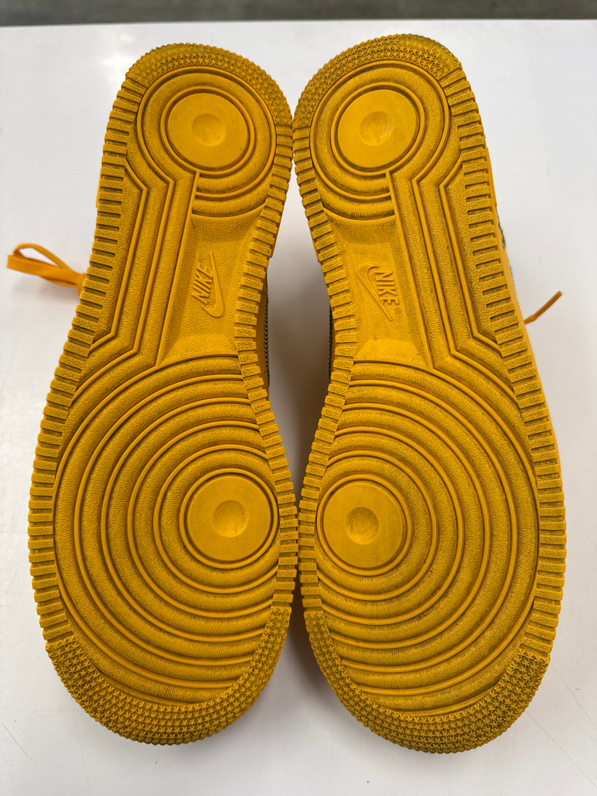 OFF WHITE AIR FORCE 1 LOW UNIVERSITY GOLD - SIZE 10 (WORN)