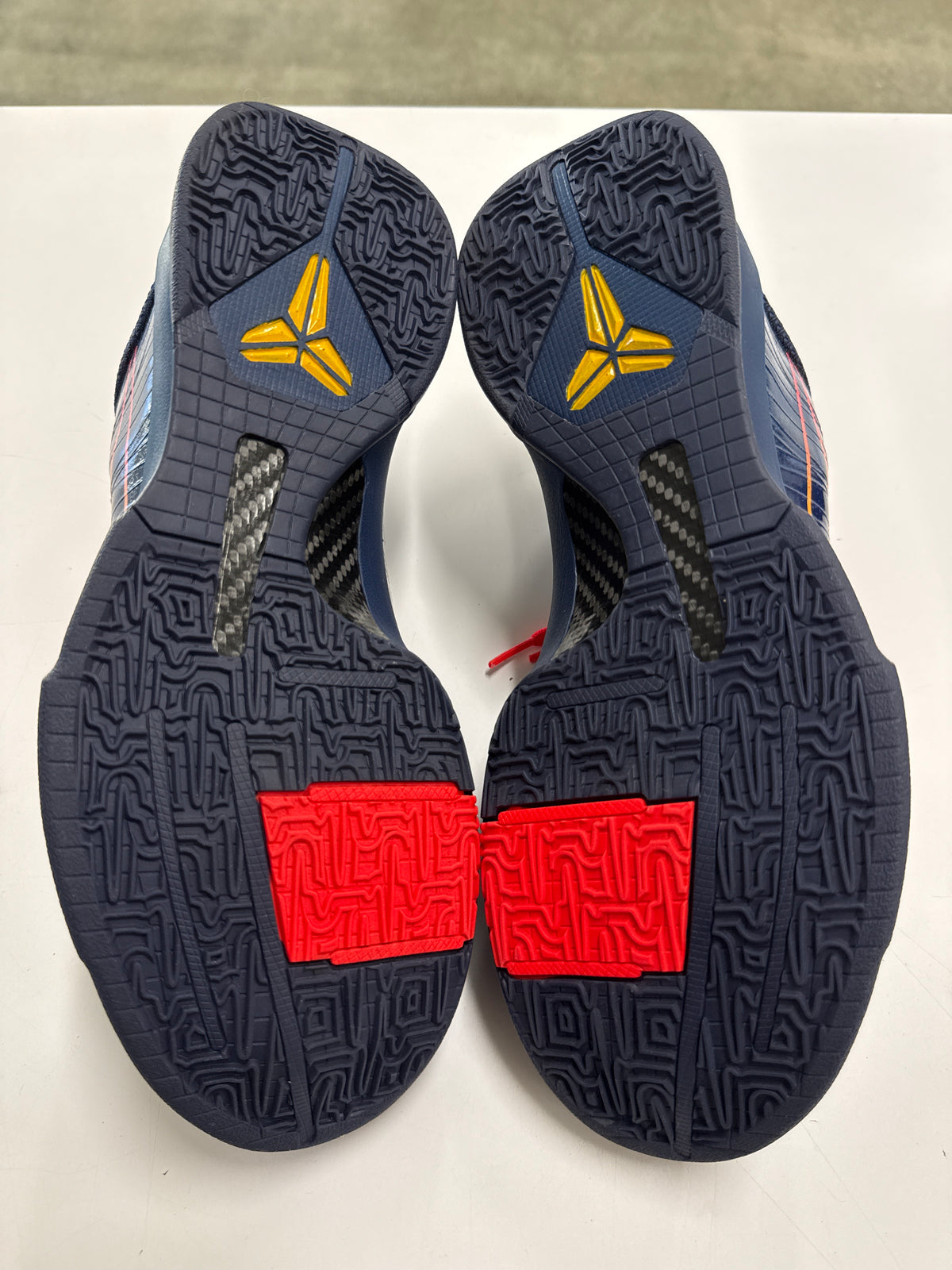 KOBE 5 PROTRO CAITLIN CLARK INDIANA FEVER - SIZE 10 (WORN) - SUPER CLEAN