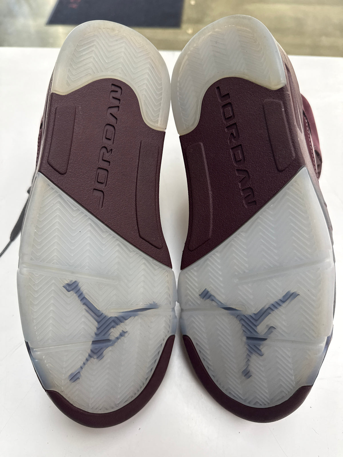 AIR JORDAN 5 BURGUNDY 2023 - SIZE 9.5 (WORN)