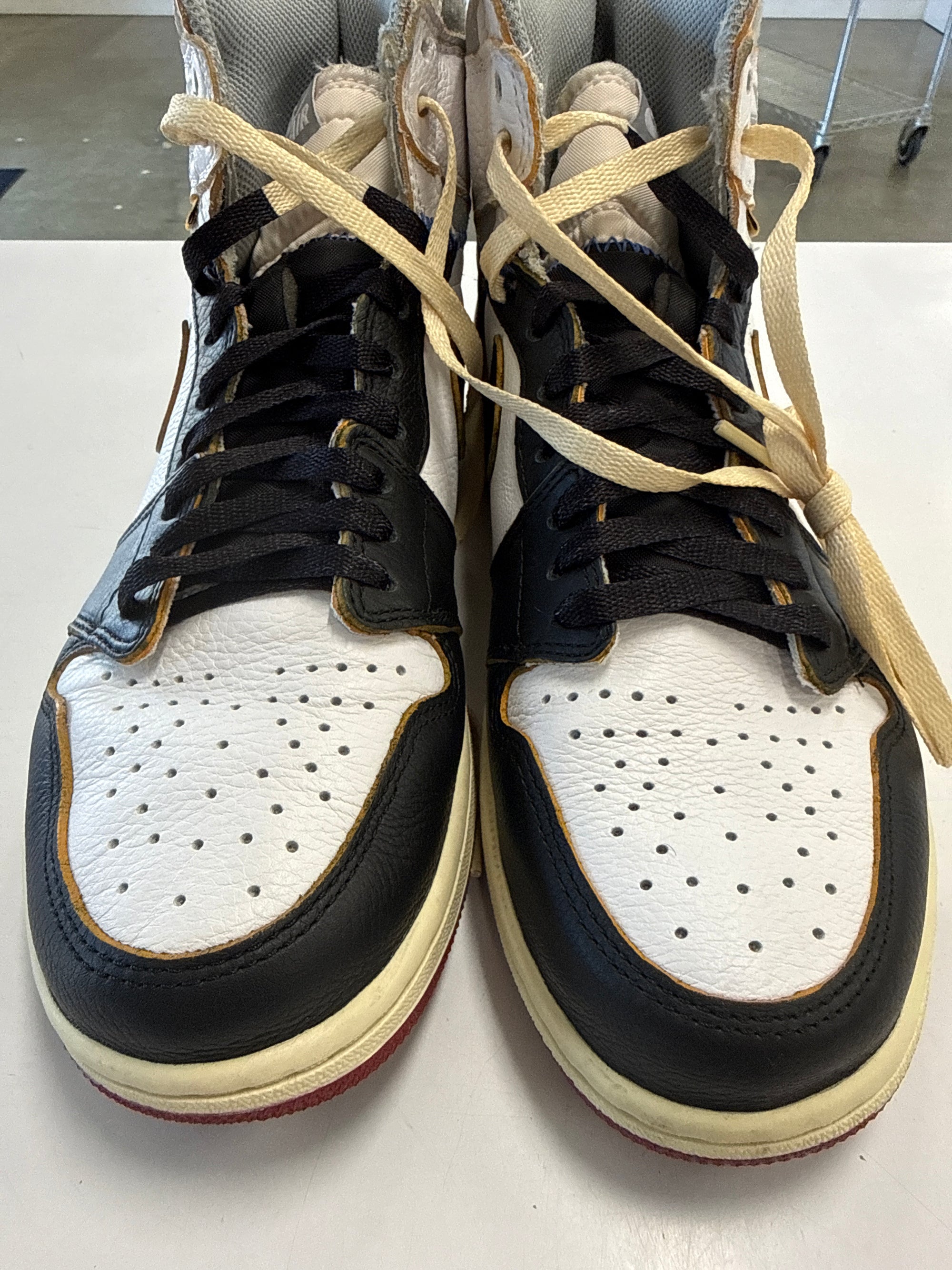 GT FUTURE METALLIC SILVER - SIZE 11.5 (WORN)