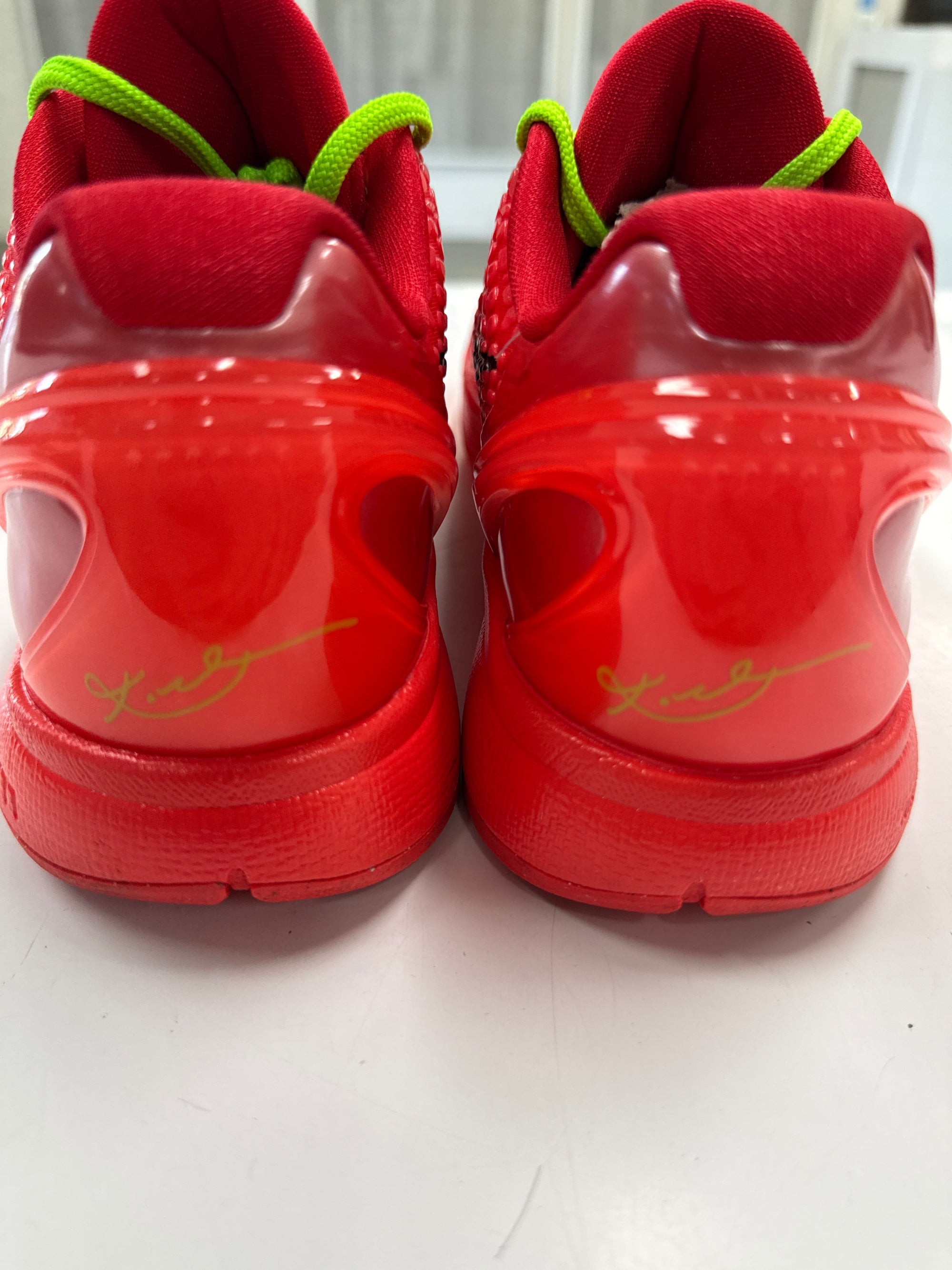 KOBE 6 PROTRO REVERSE GRINCH - SIZE 9 (WORN) - SUPER CLEAN