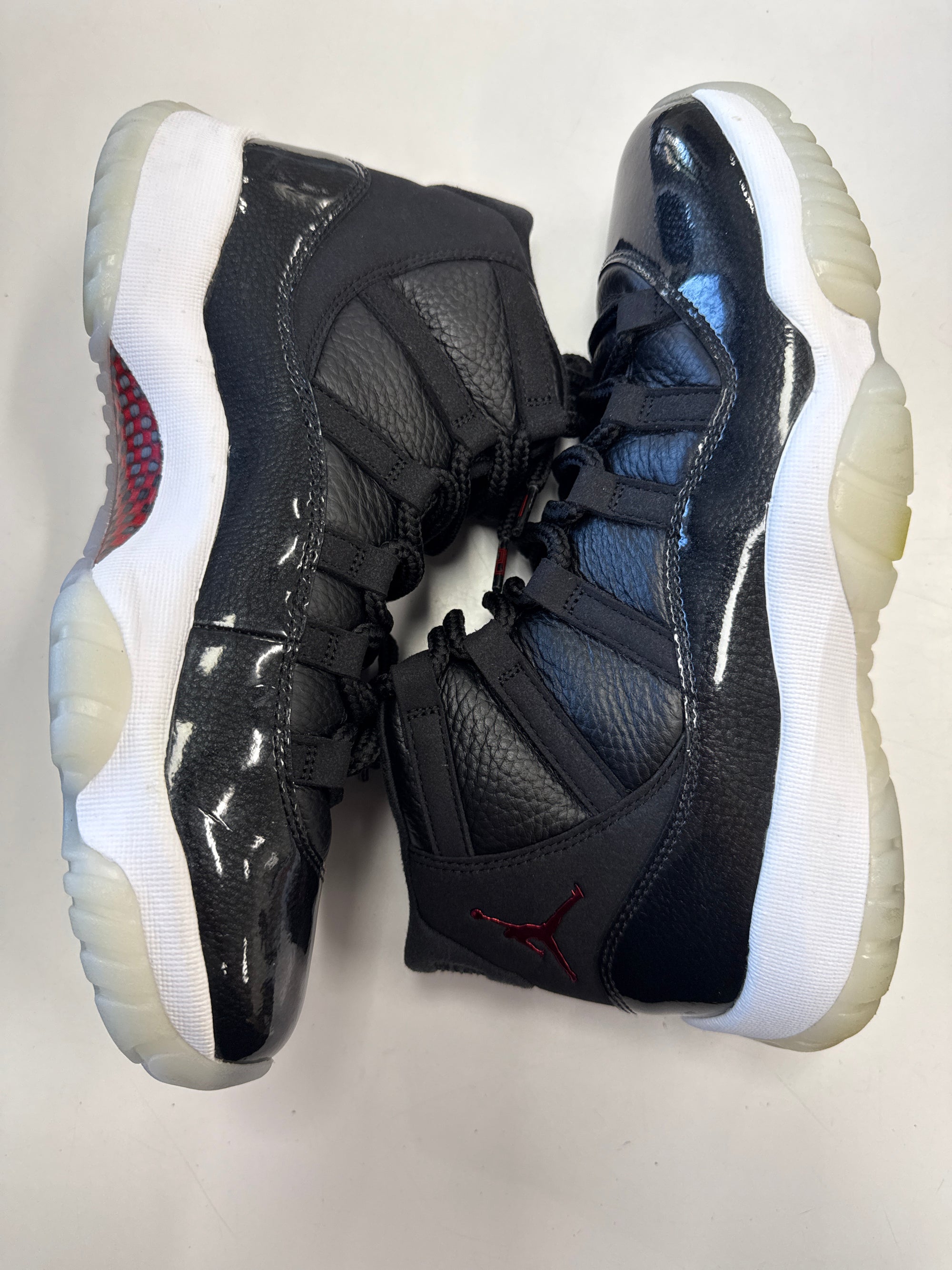 AIR JORDAN 11 LOW 72-10 - SIZE 8.5 (WORN)
