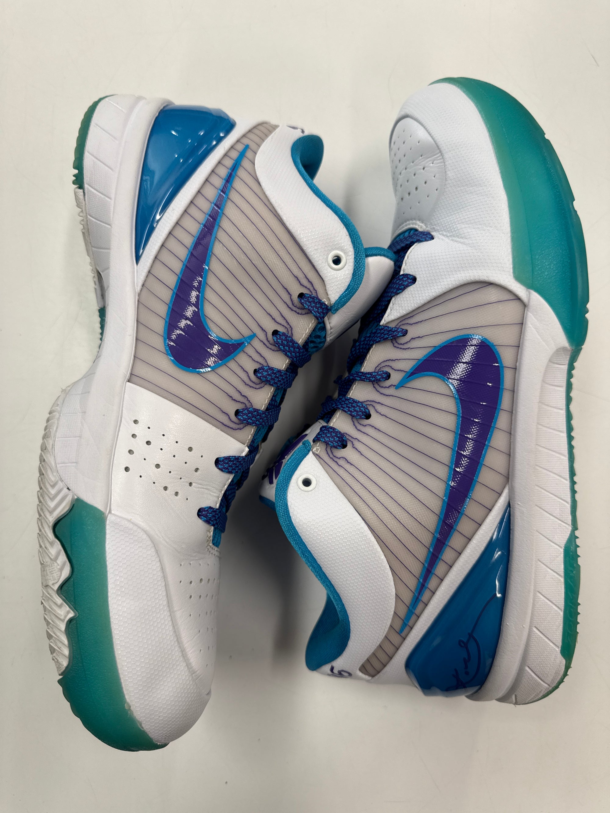 KOBE 4 PROTRO DRAFT DAY HORNETS - SIZE 9.5 (WORN)