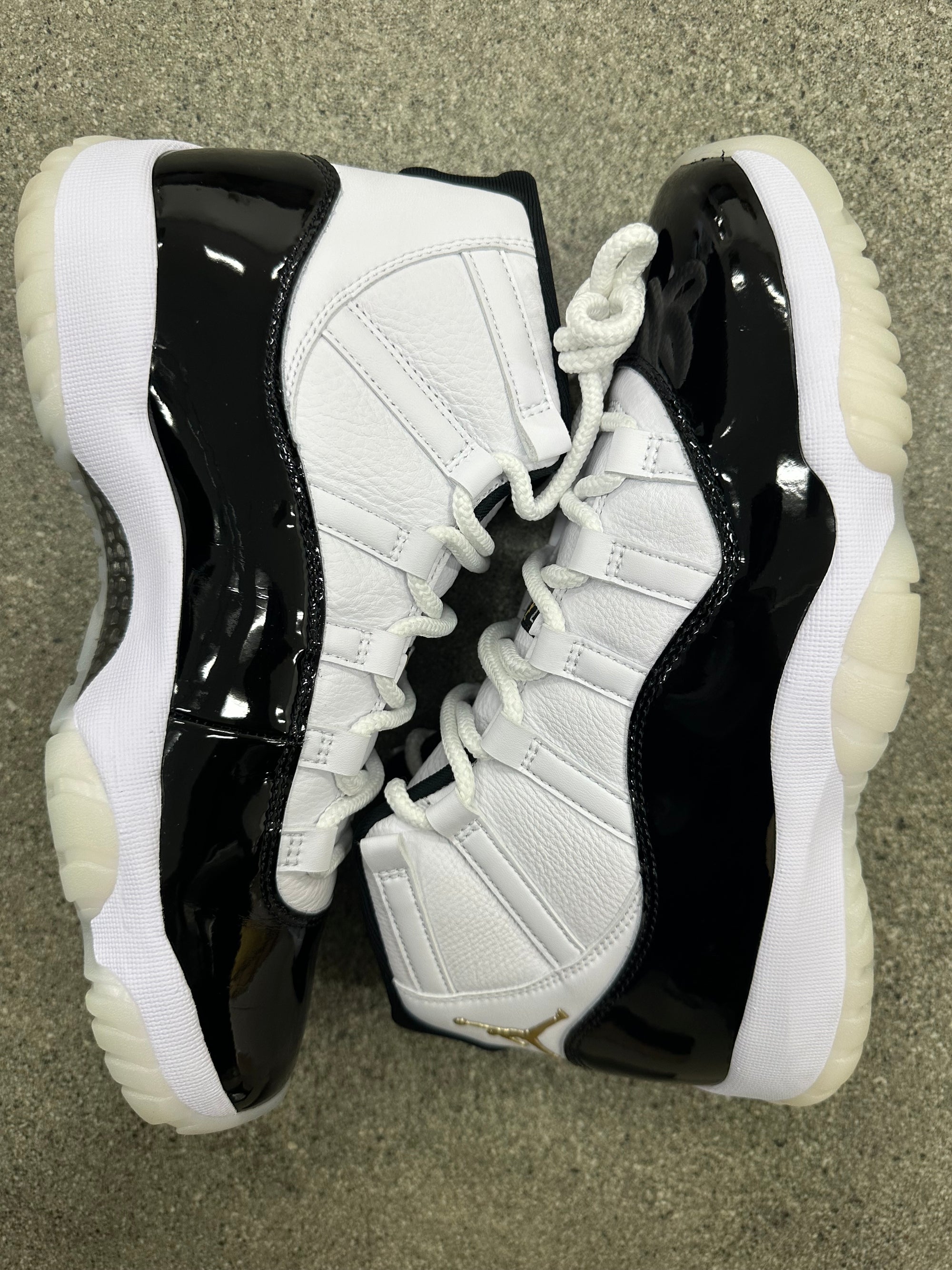 AIR JORDAN 11 DMP - SIZE 9 (WORN) (SUPER CLEAN)