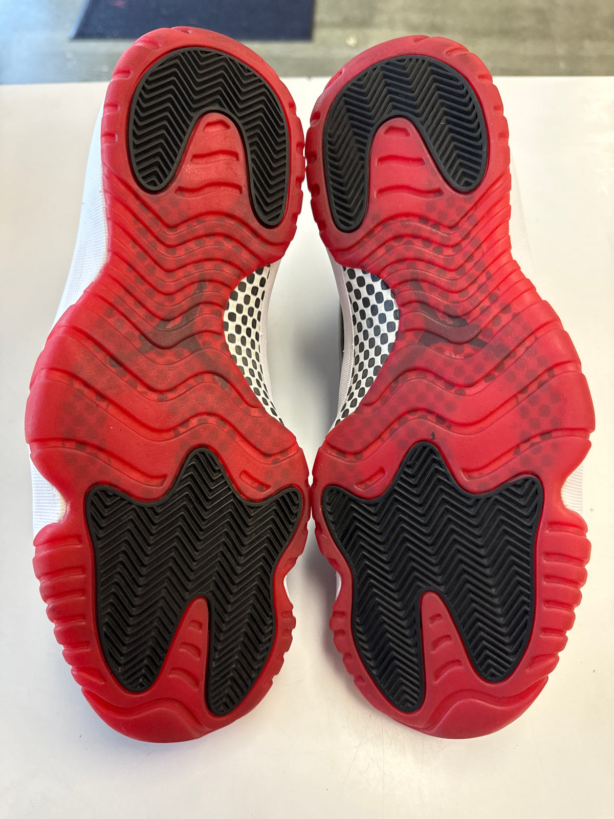 AIR JORDAN 11 BRED 2019 - SIZE 13 (WORN)