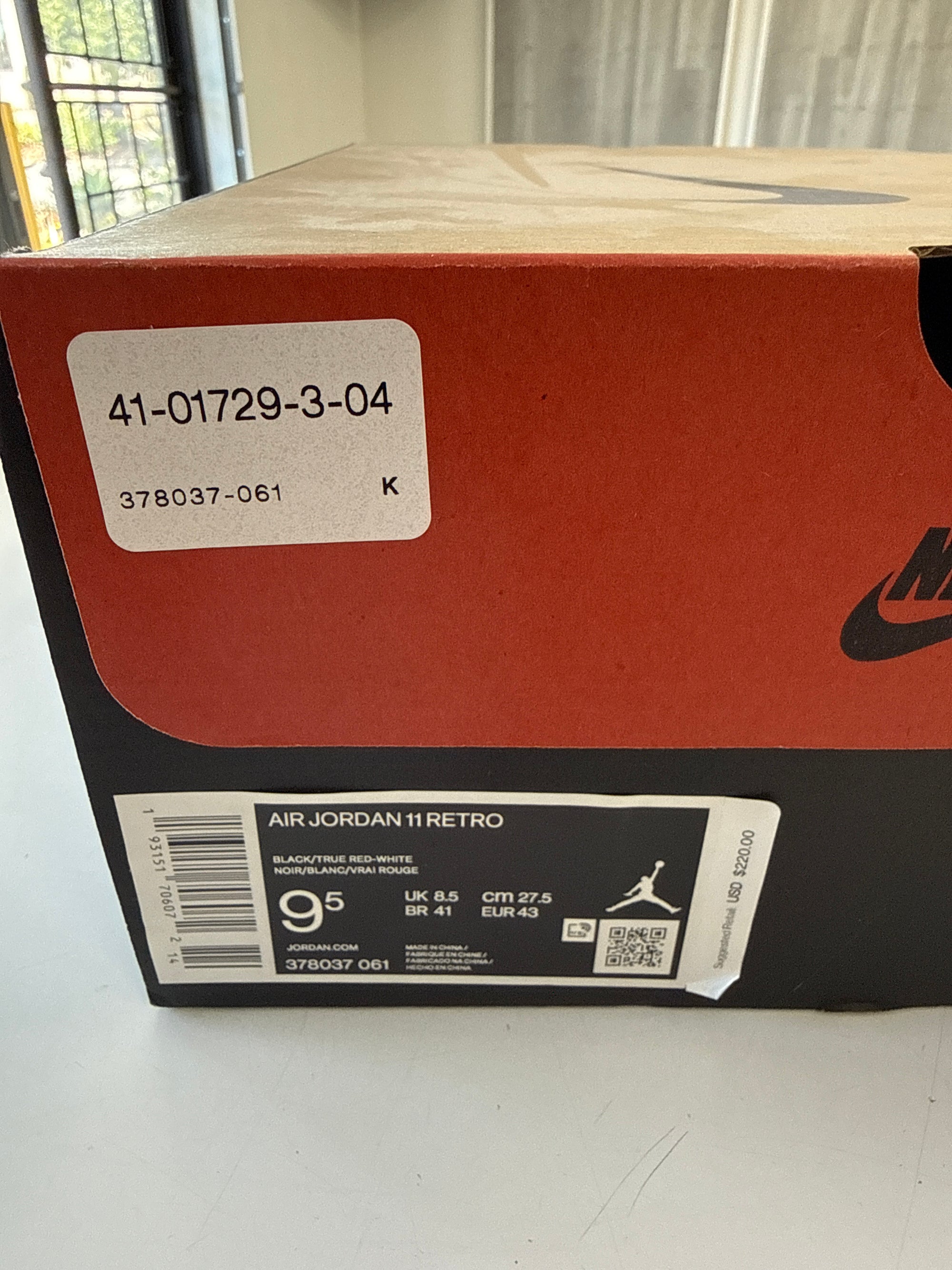AIR JORDAN 11 BRED 2019 - SIZE 9.5 (WORN)
