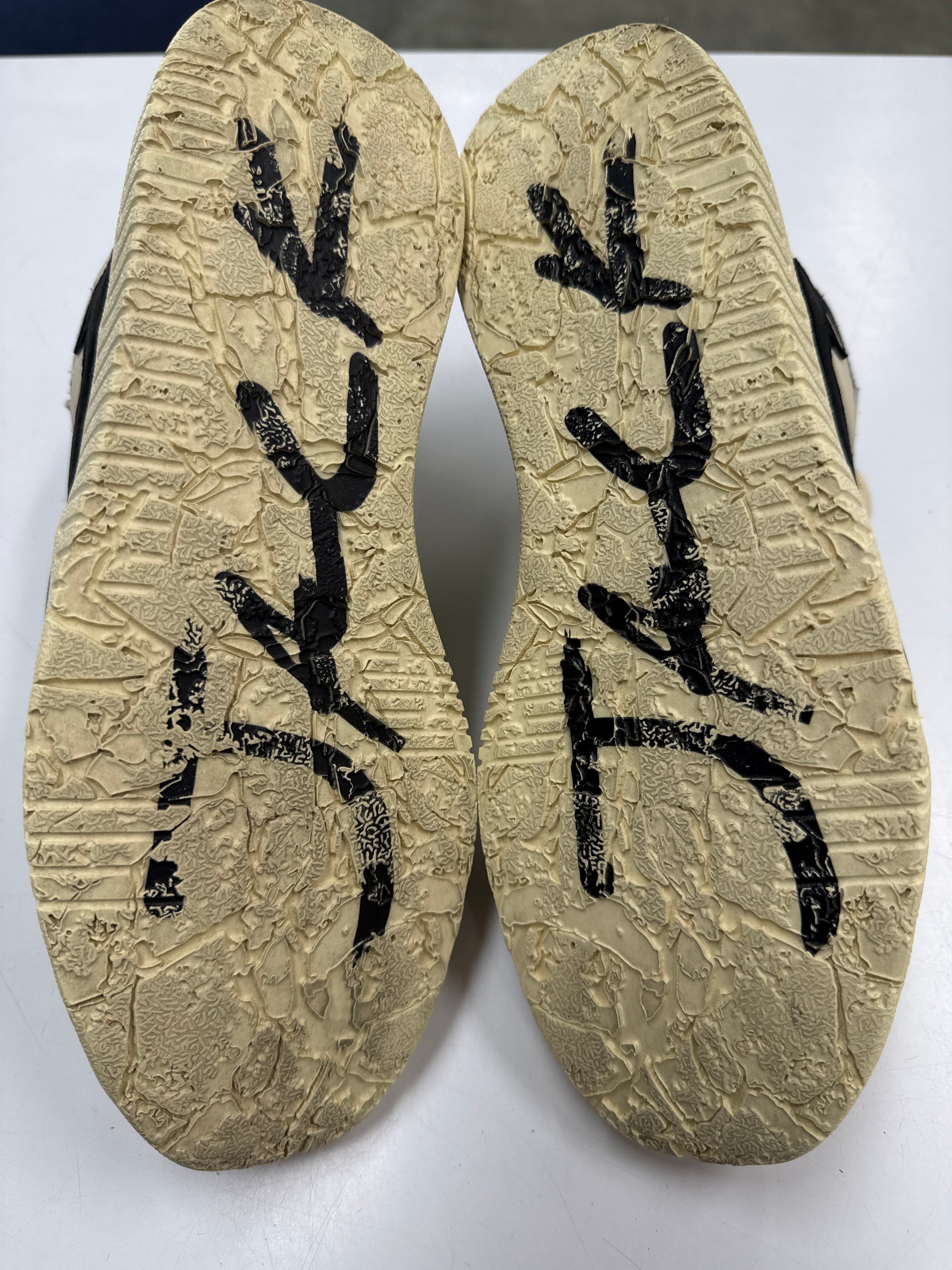 JORDAN JUMPMAN JACK TRAVIS SCOTT BRIGHT CACTUS - SIZE 8.5 (WORN)