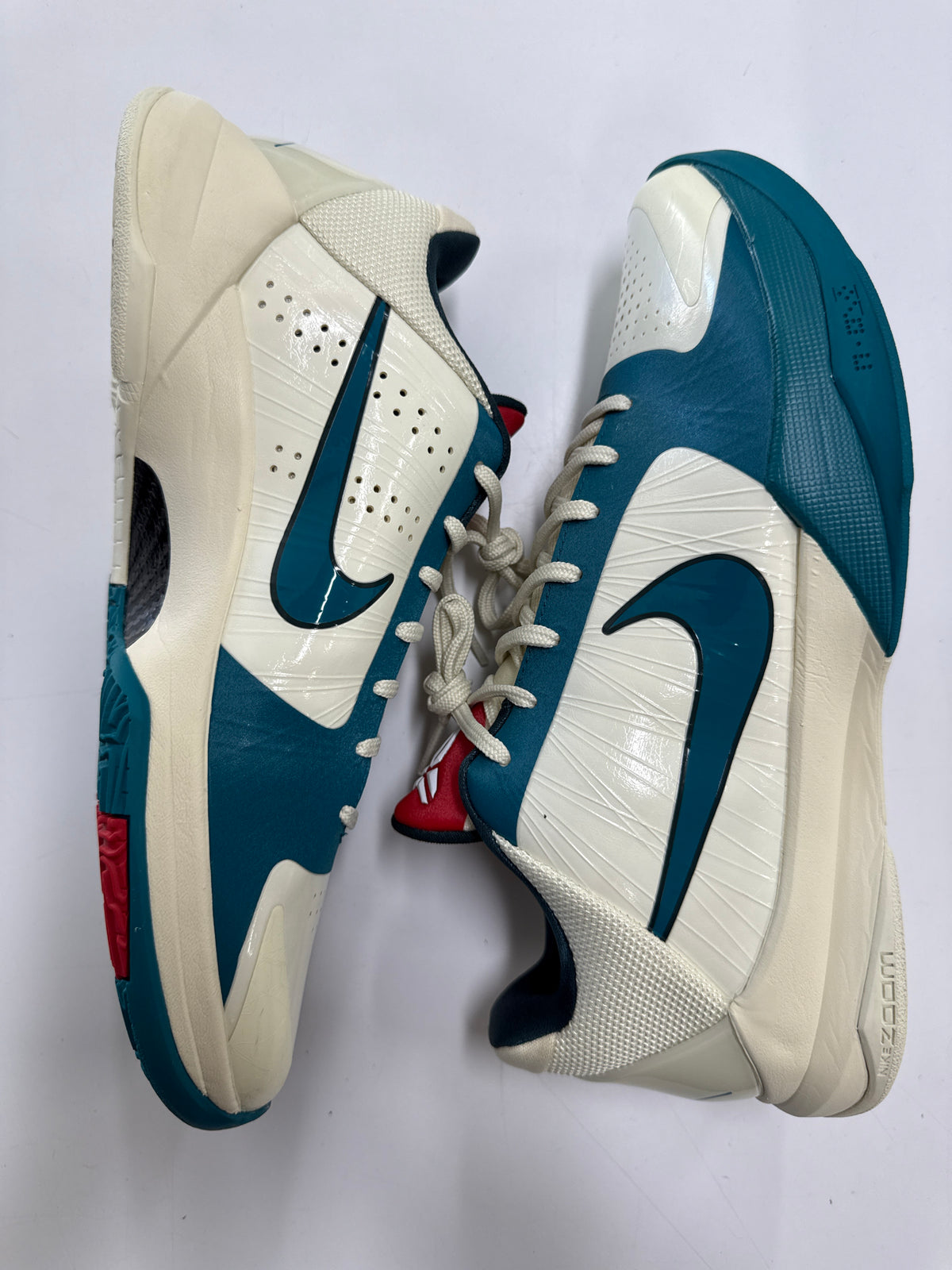 KOBE 5 PROTRO CAITLIN CLARK COCONUT MILK SPRUCE - SIZE 10 (WORN)