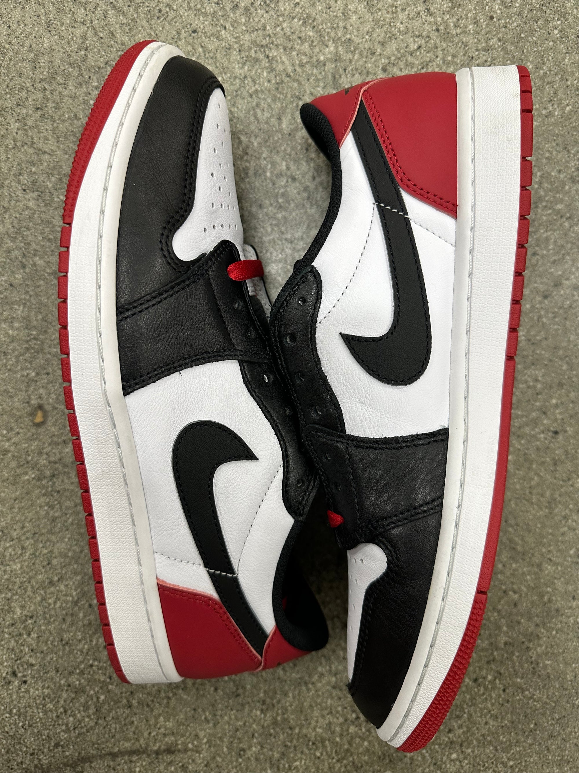 AIR JORDAN 1 LOW BLACK TOE 2023 - SIZE 11.5 (WORN)