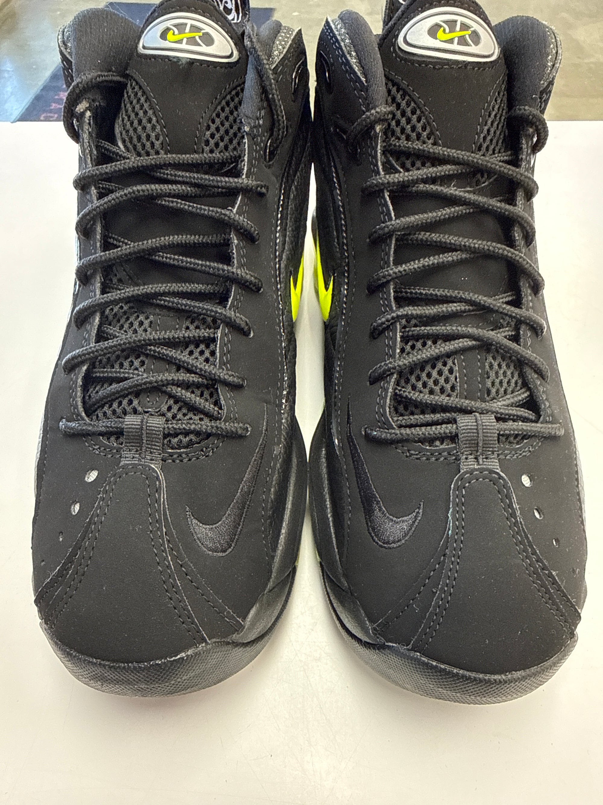 AIR TOTAL MAX UPTEMPO BLACK VOLT 2020 - SIZE 8 (WORN)