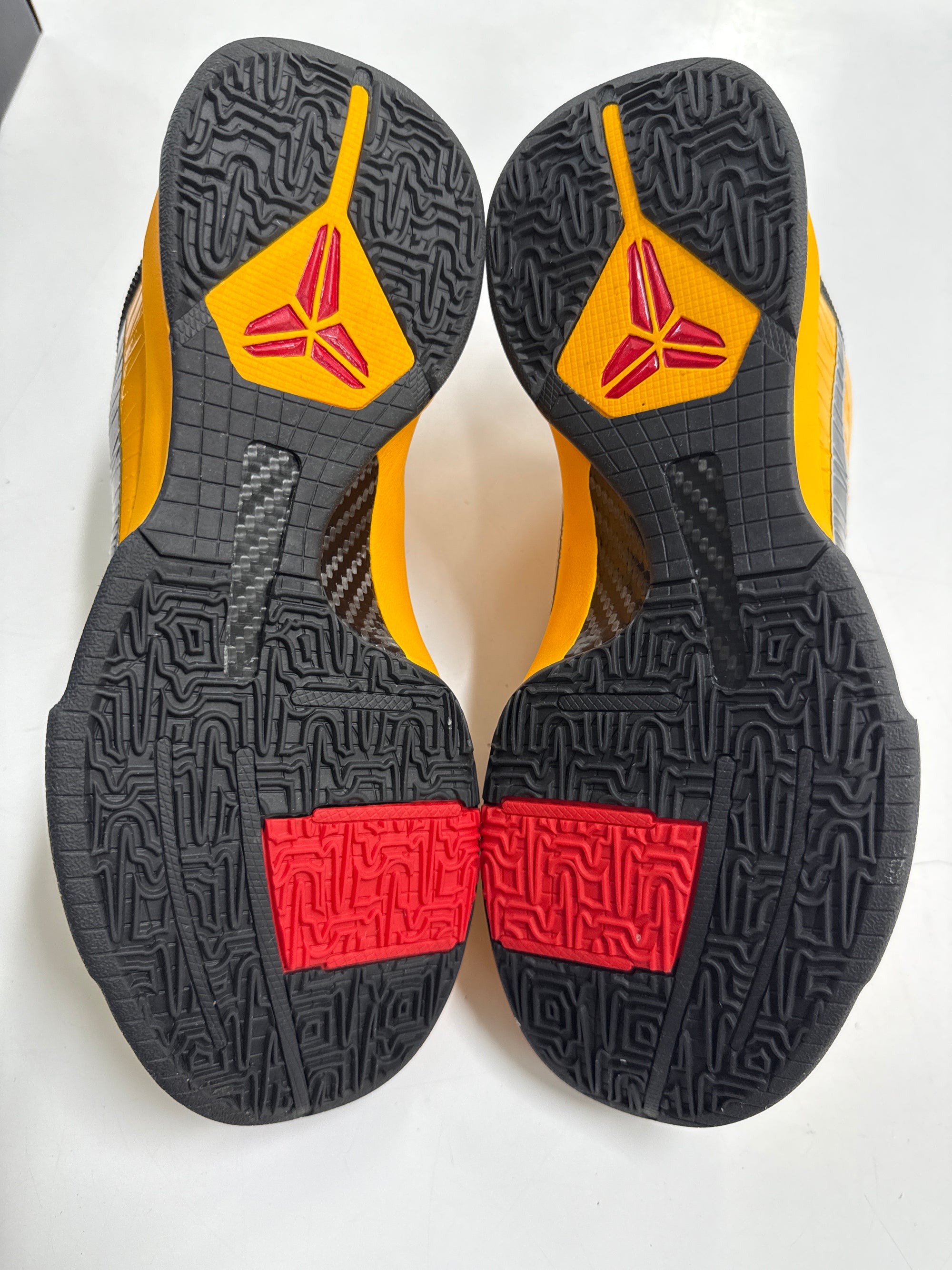 KOBE 5 PROTRO BRUCE LEE - SIZE 8.5 (WORN) - SUPER CLEAN