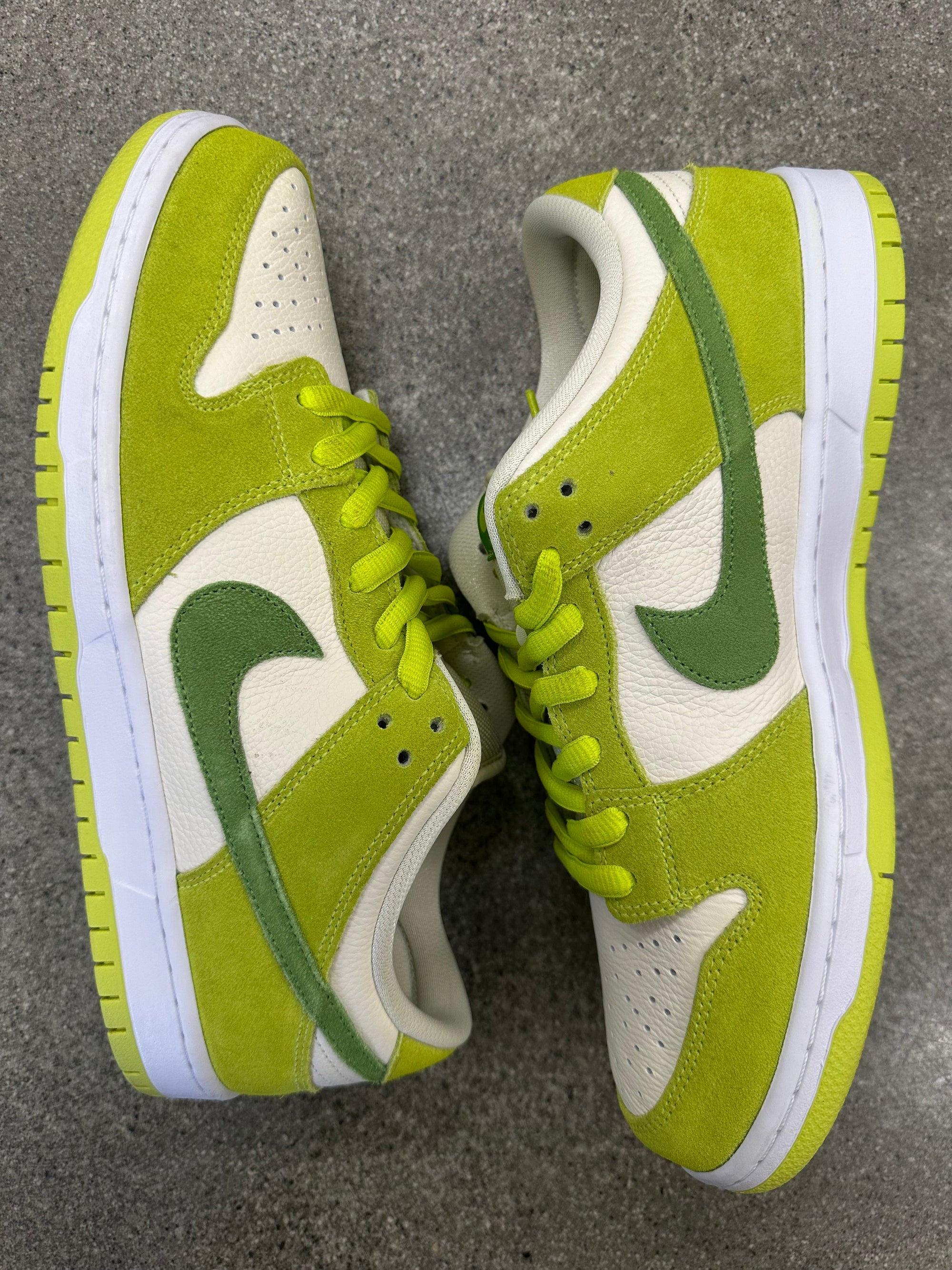 SB DUNK LOW GREEN APPLE - SIZE 11.5 (WORN)