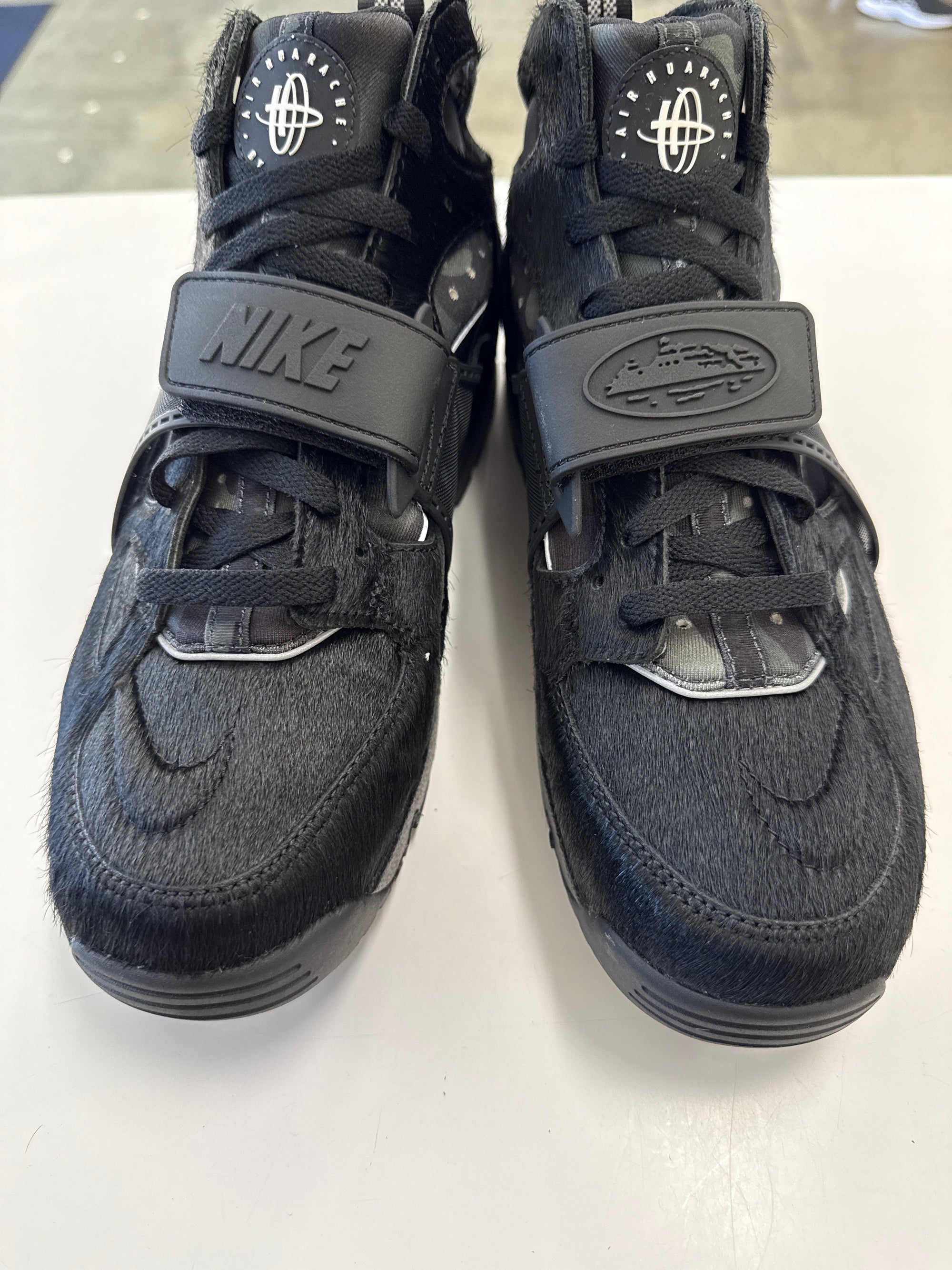 AIR TRAINER HUARACHE BLACK - SIZE 11 (WORN) - SUPER CLEAN