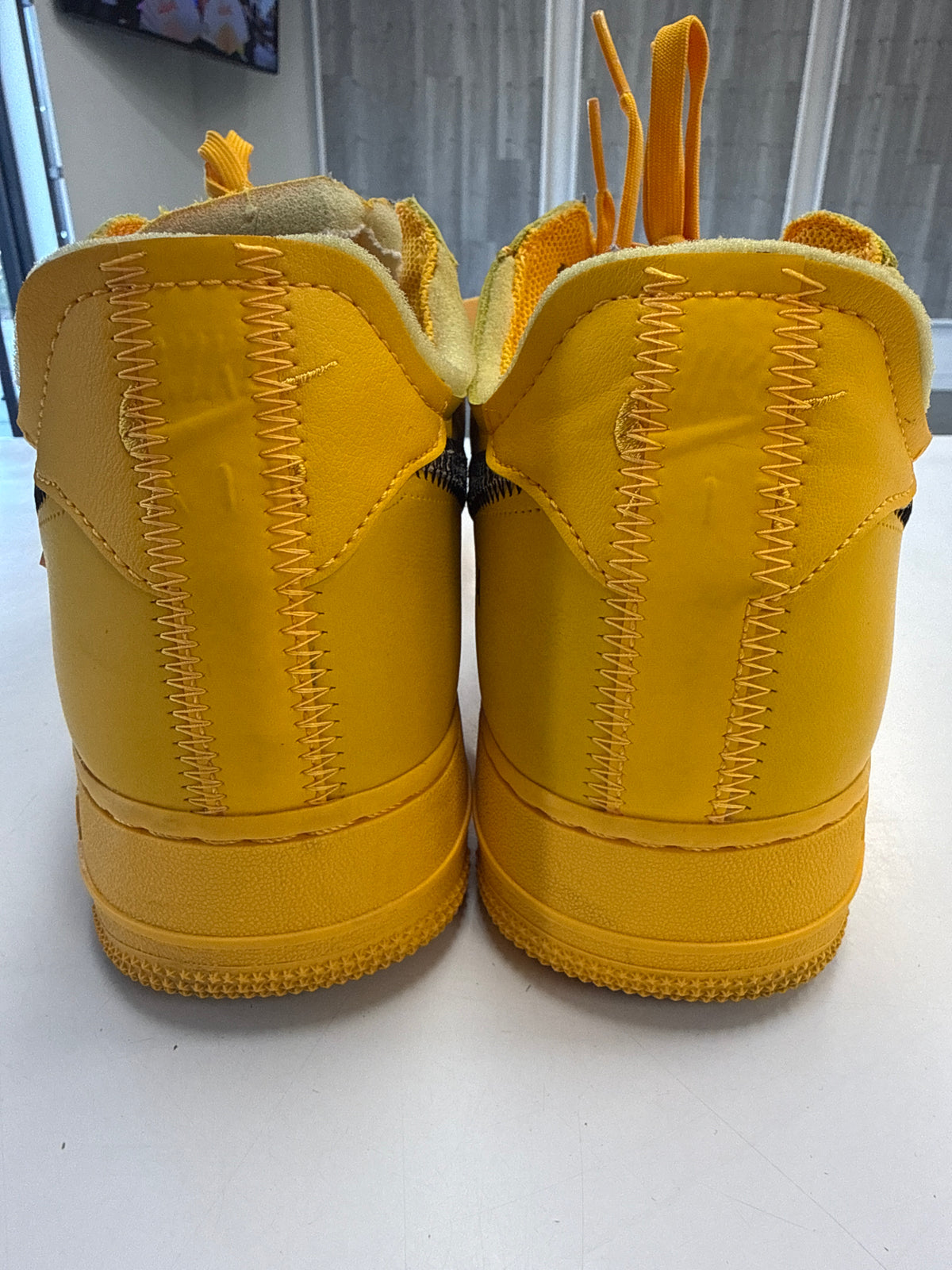 OFF WHITE AIR FORCE 1 LOW UNIVERSITY GOLD - SIZE 11 (WORN)